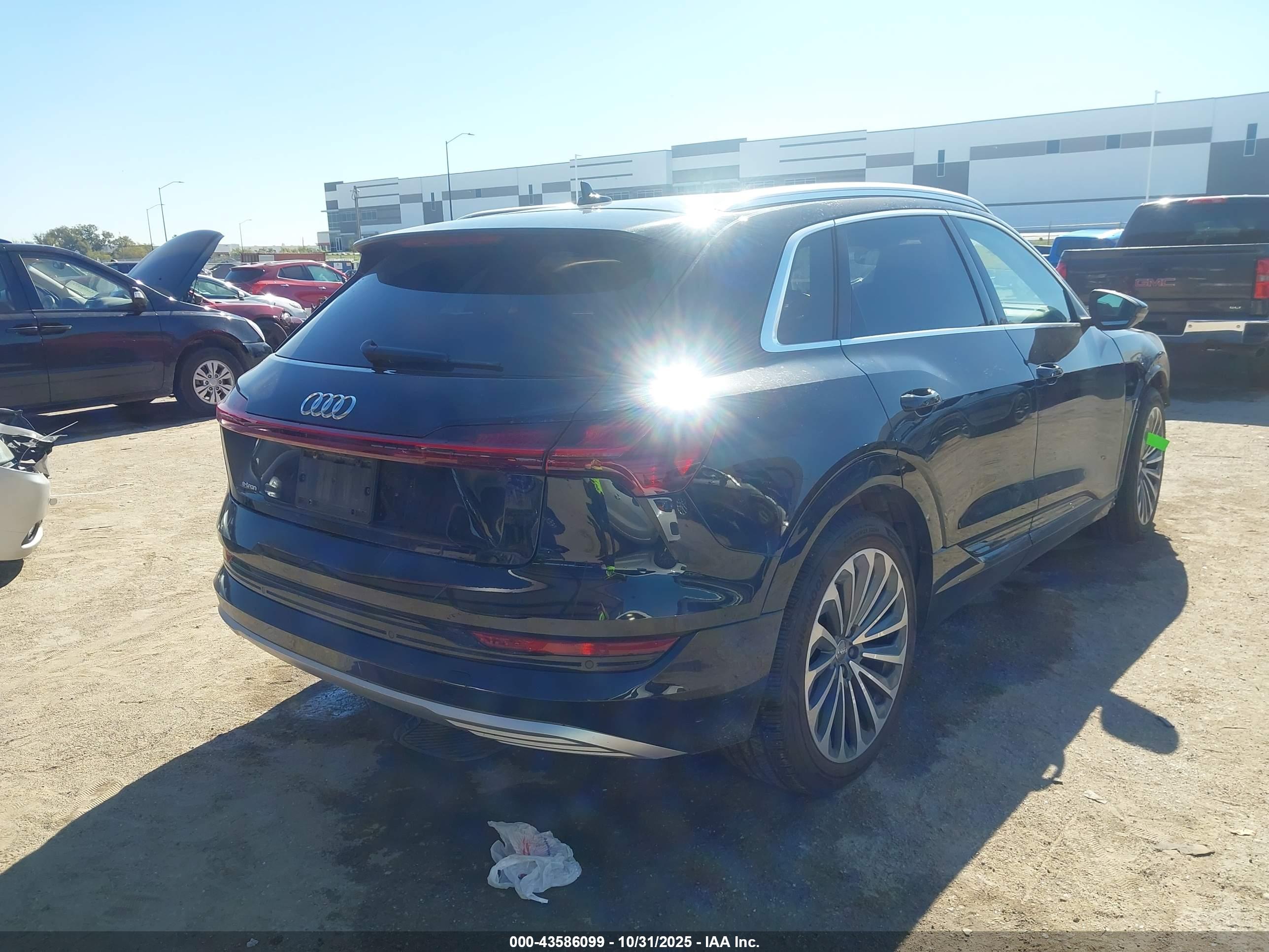 AUDI E-TRON image 4