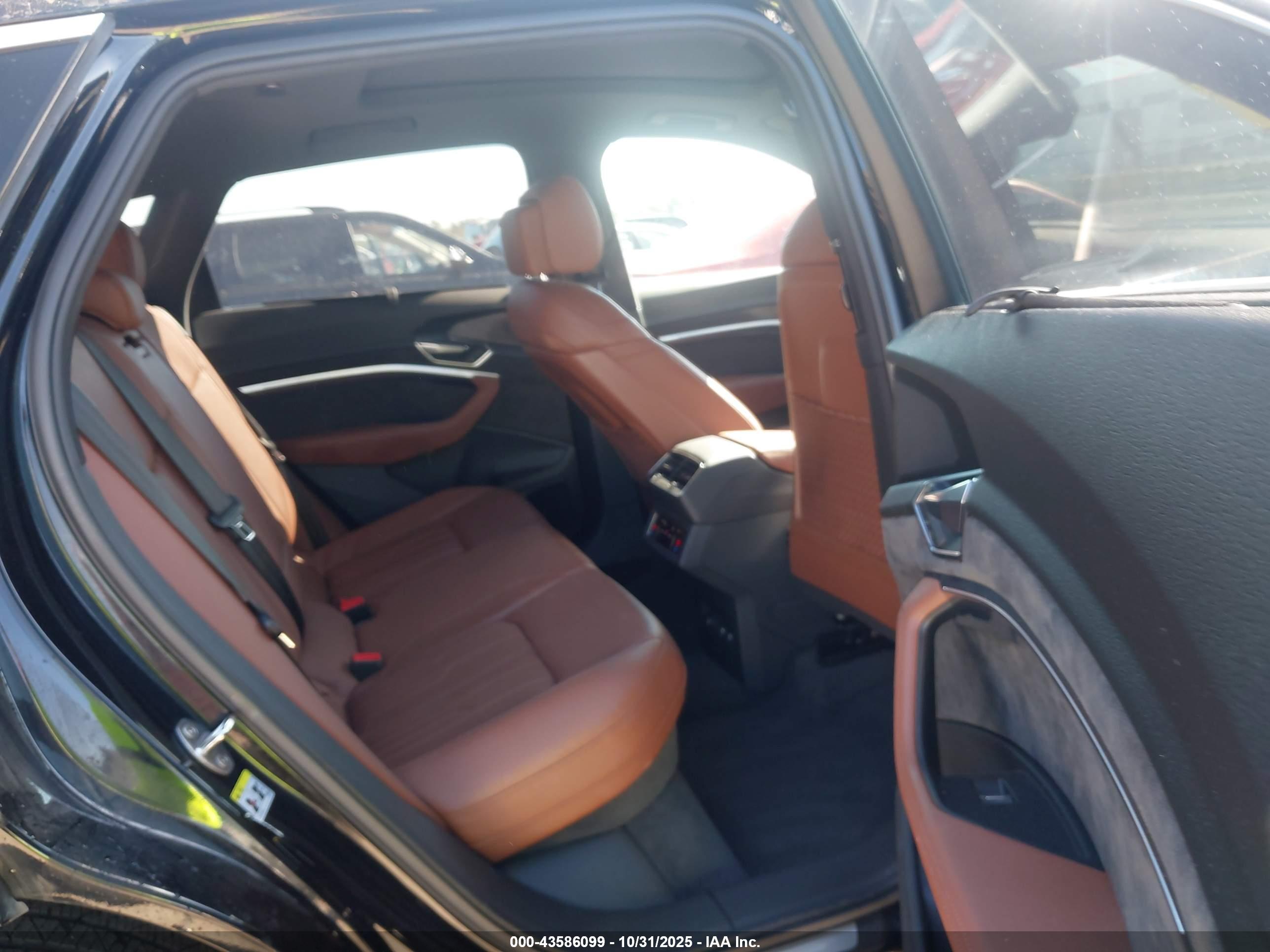 AUDI E-TRON image 8