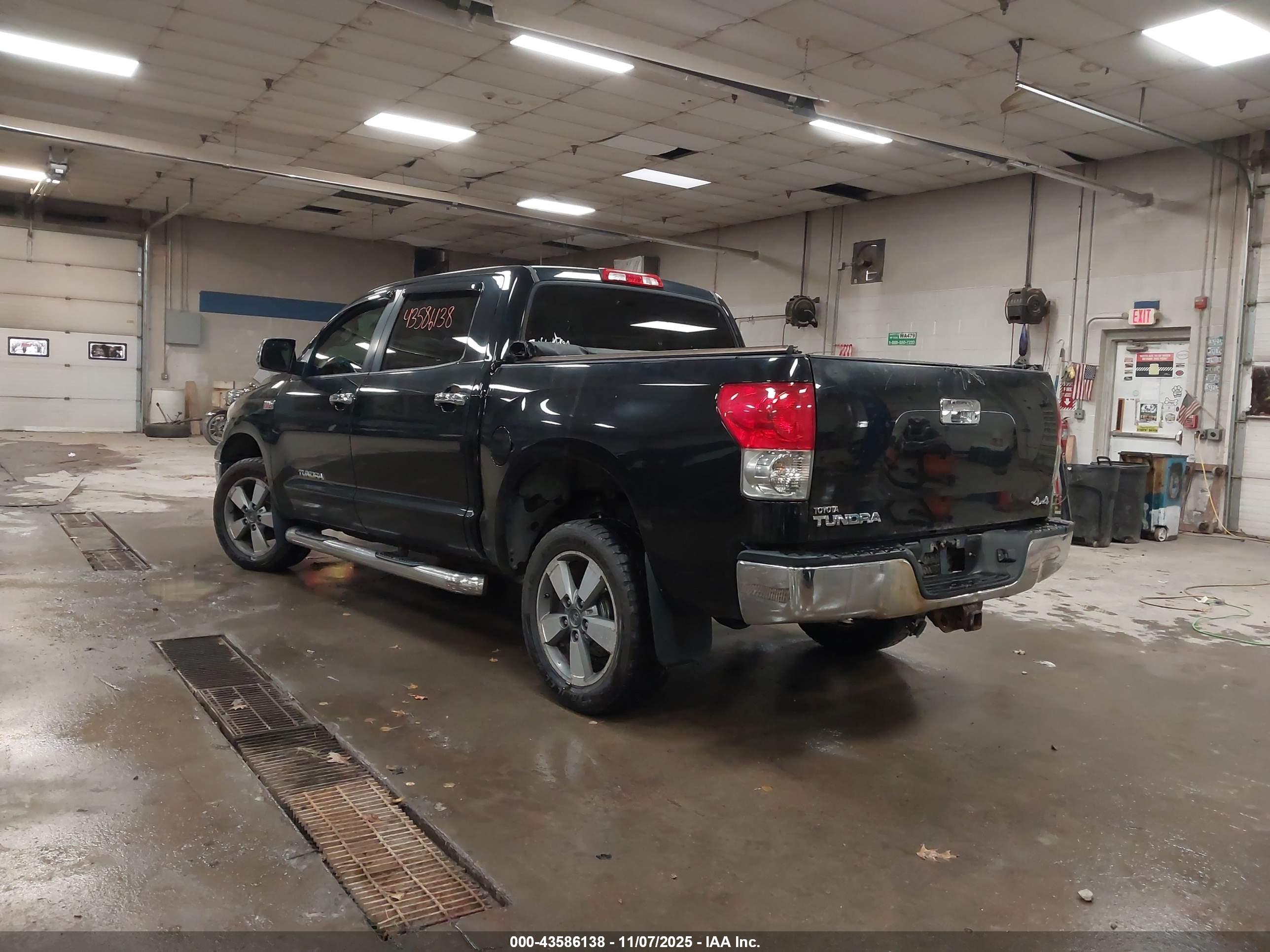 TOYOTA TUNDRA image 3