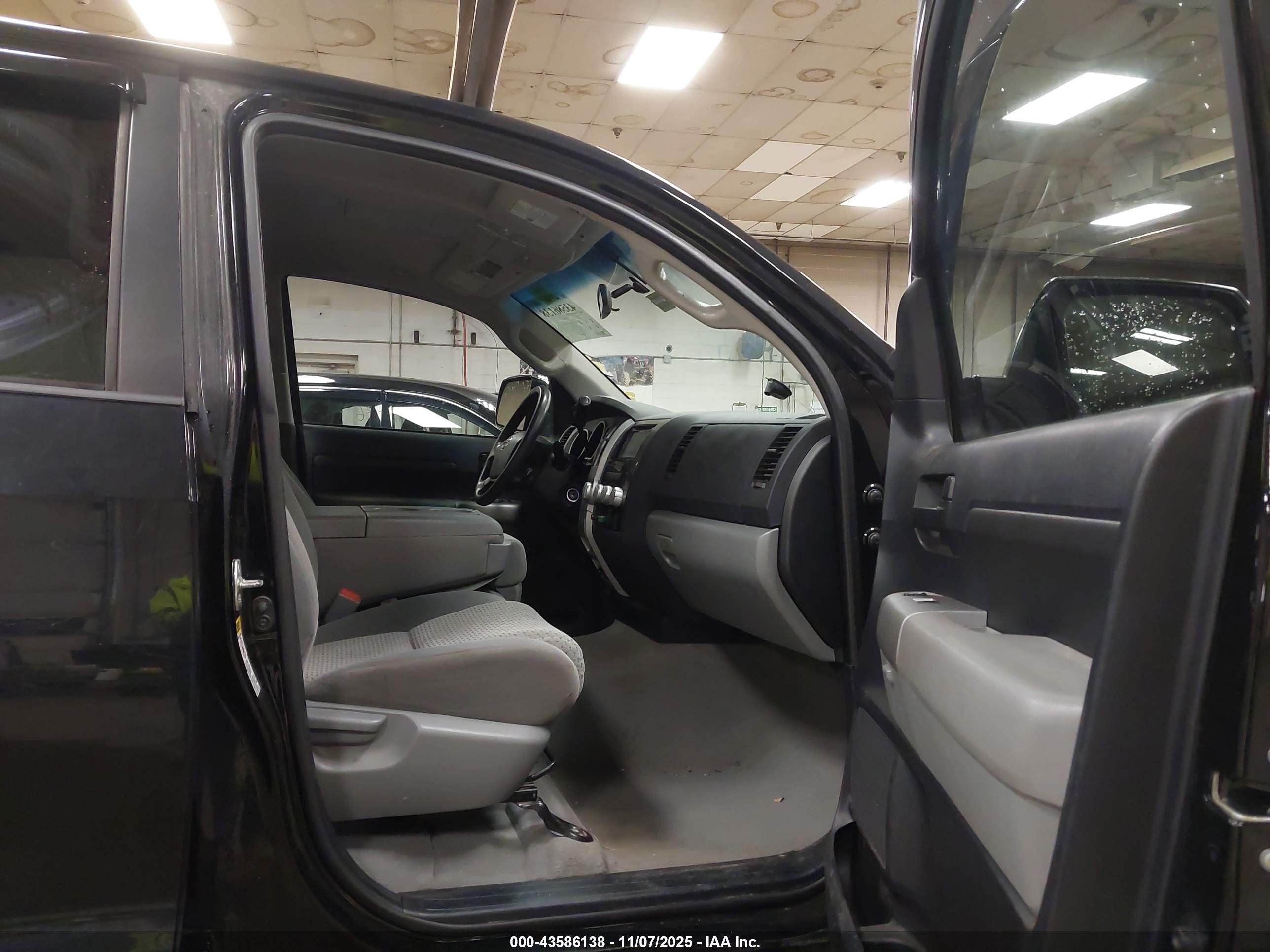 TOYOTA TUNDRA image 5