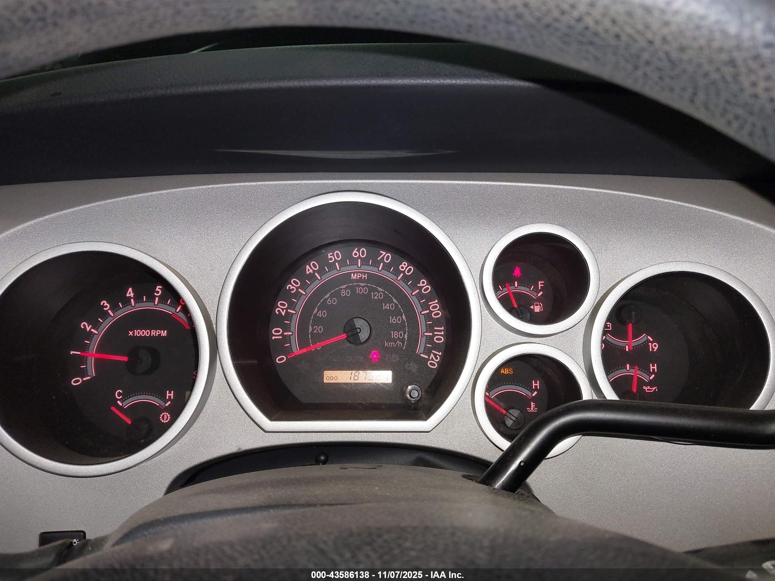 TOYOTA TUNDRA image 7