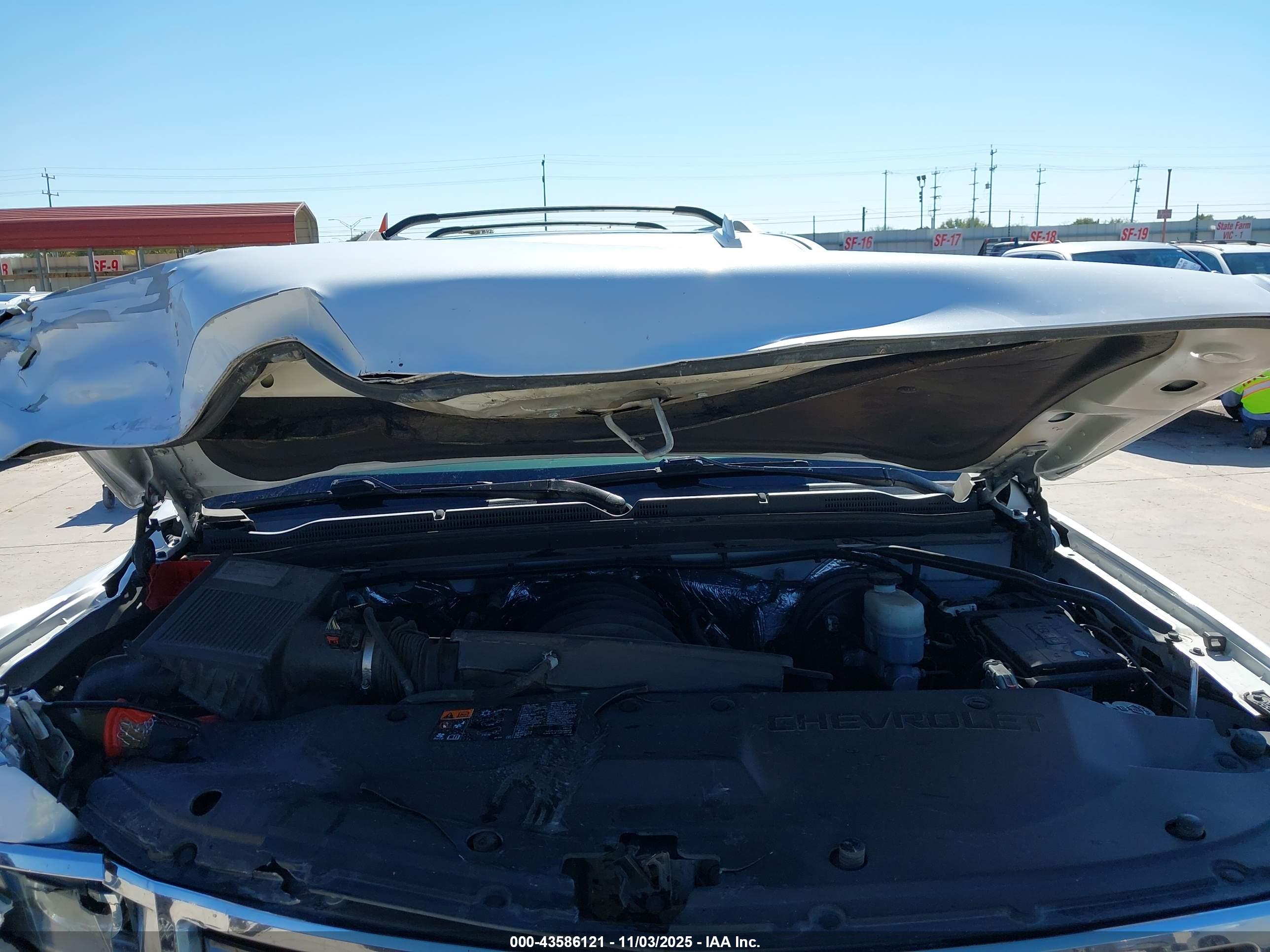 CHEVROLET SUBURBAN image 10