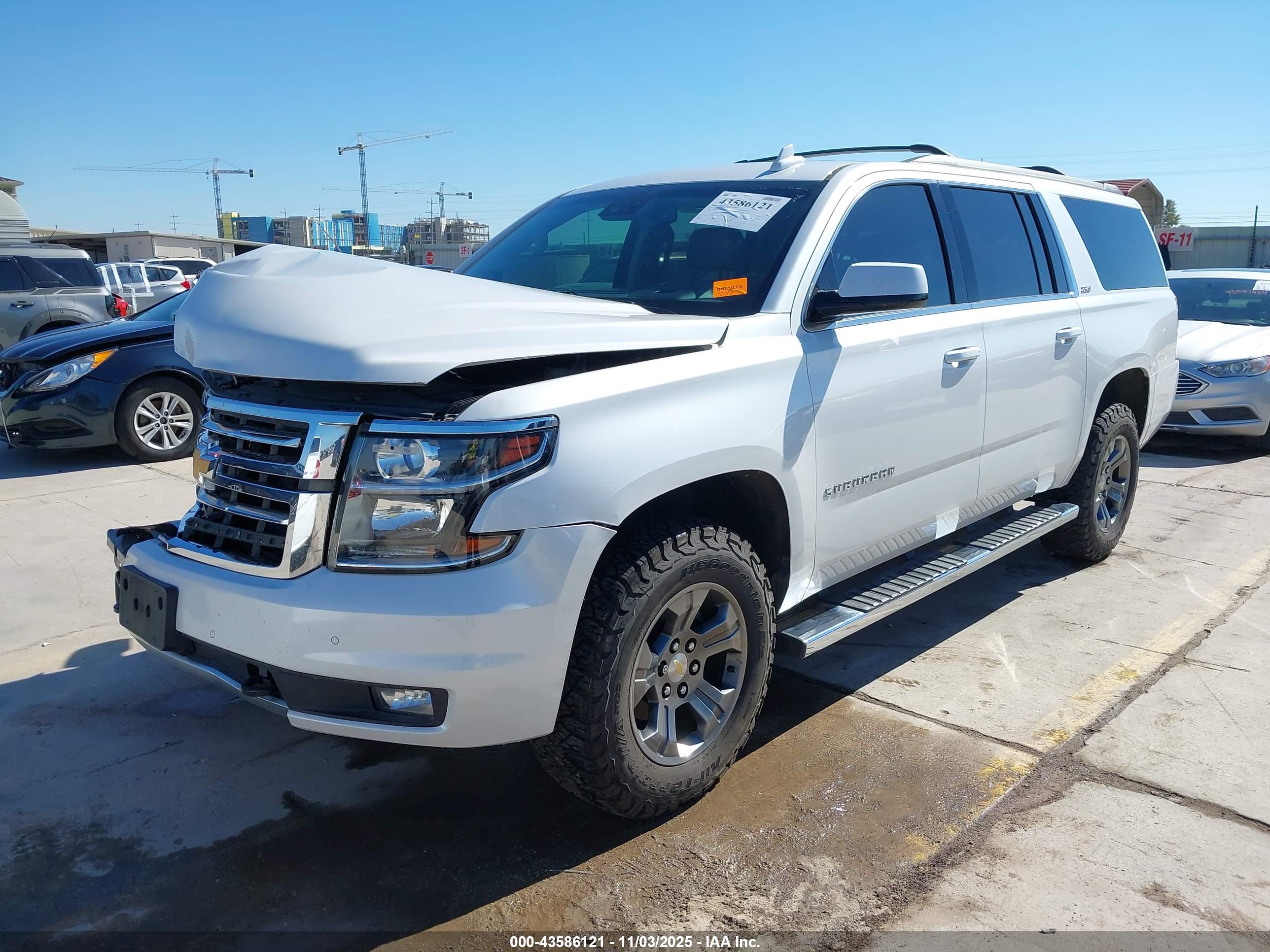CHEVROLET SUBURBAN image 2