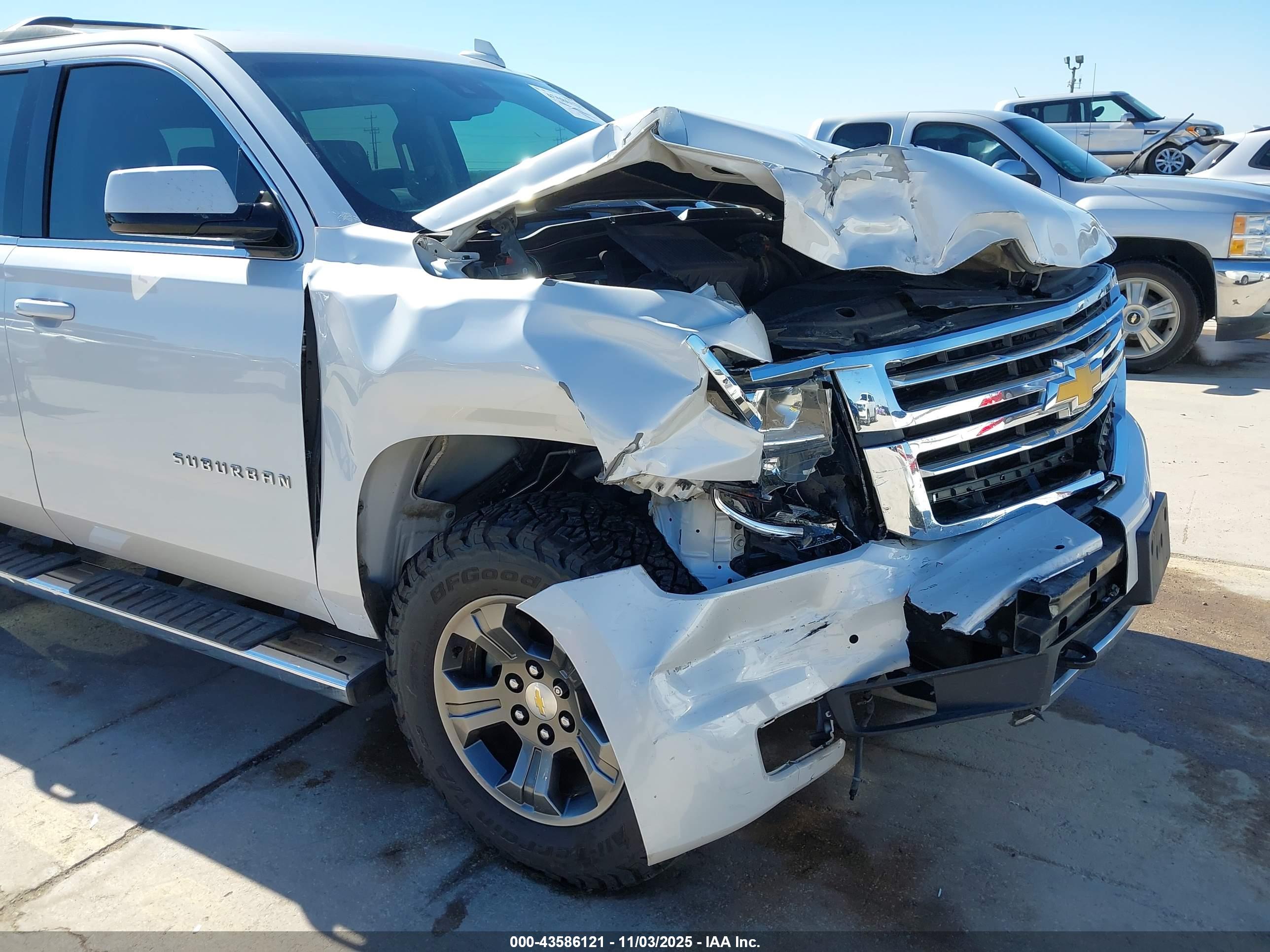 CHEVROLET SUBURBAN image 6