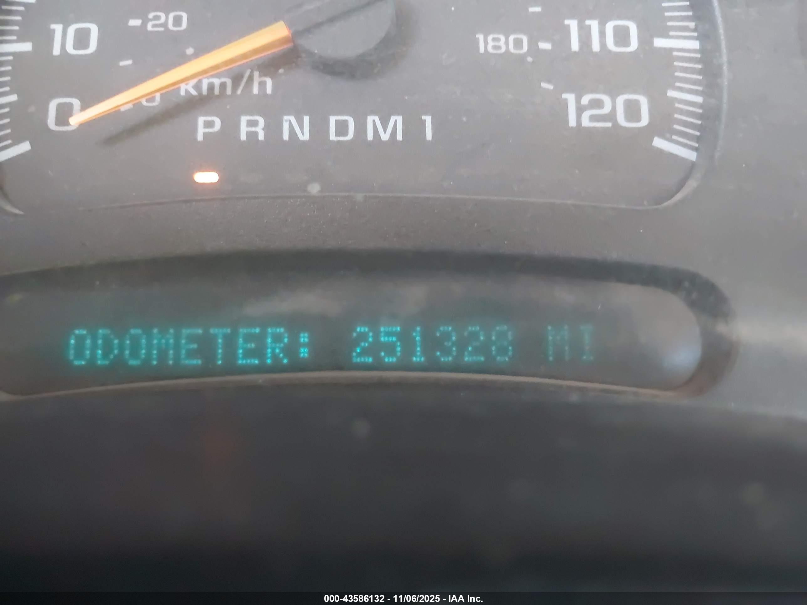 CHEVROLET SILVERADO image 6