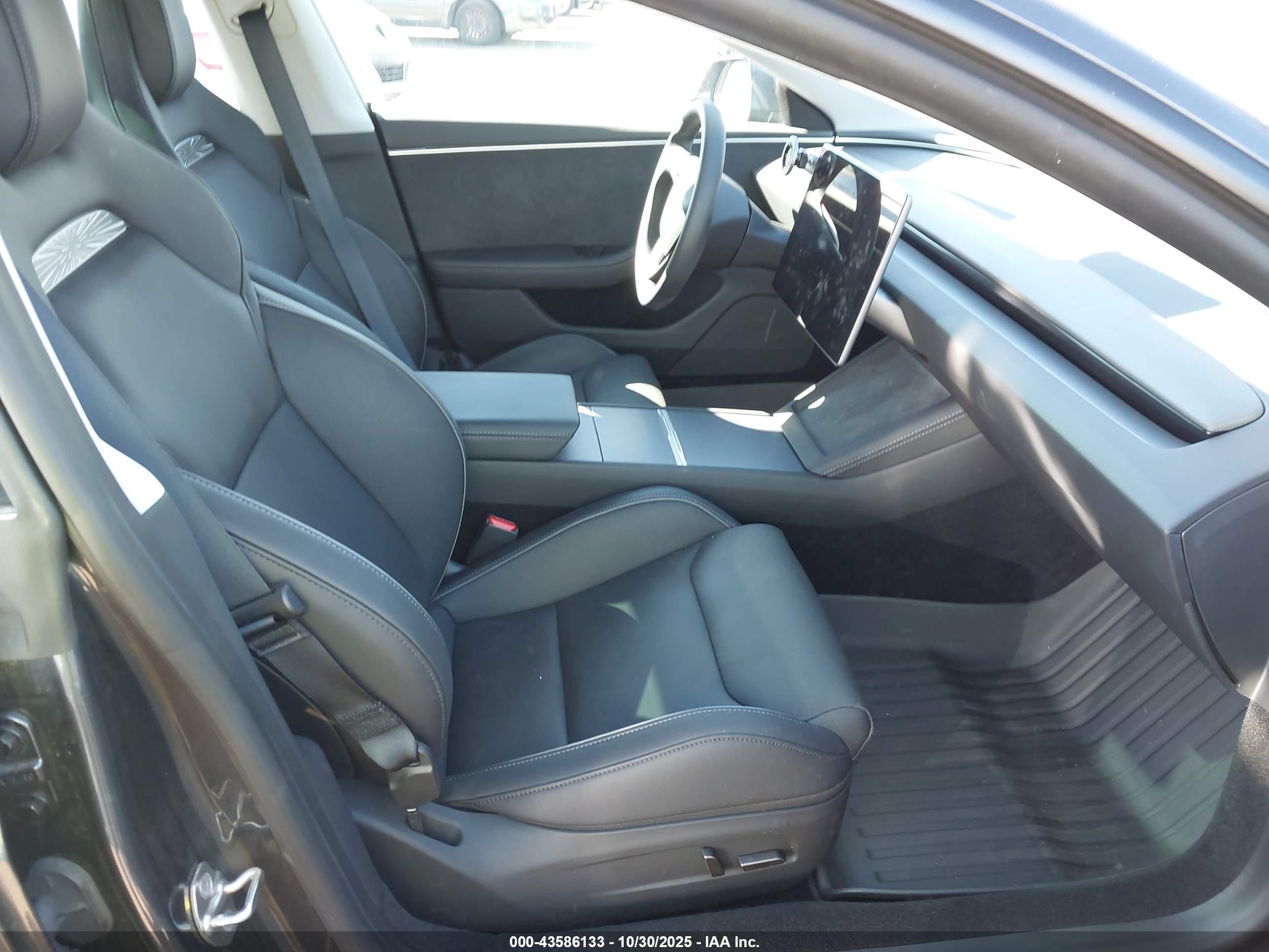 TESLA MODEL image 5