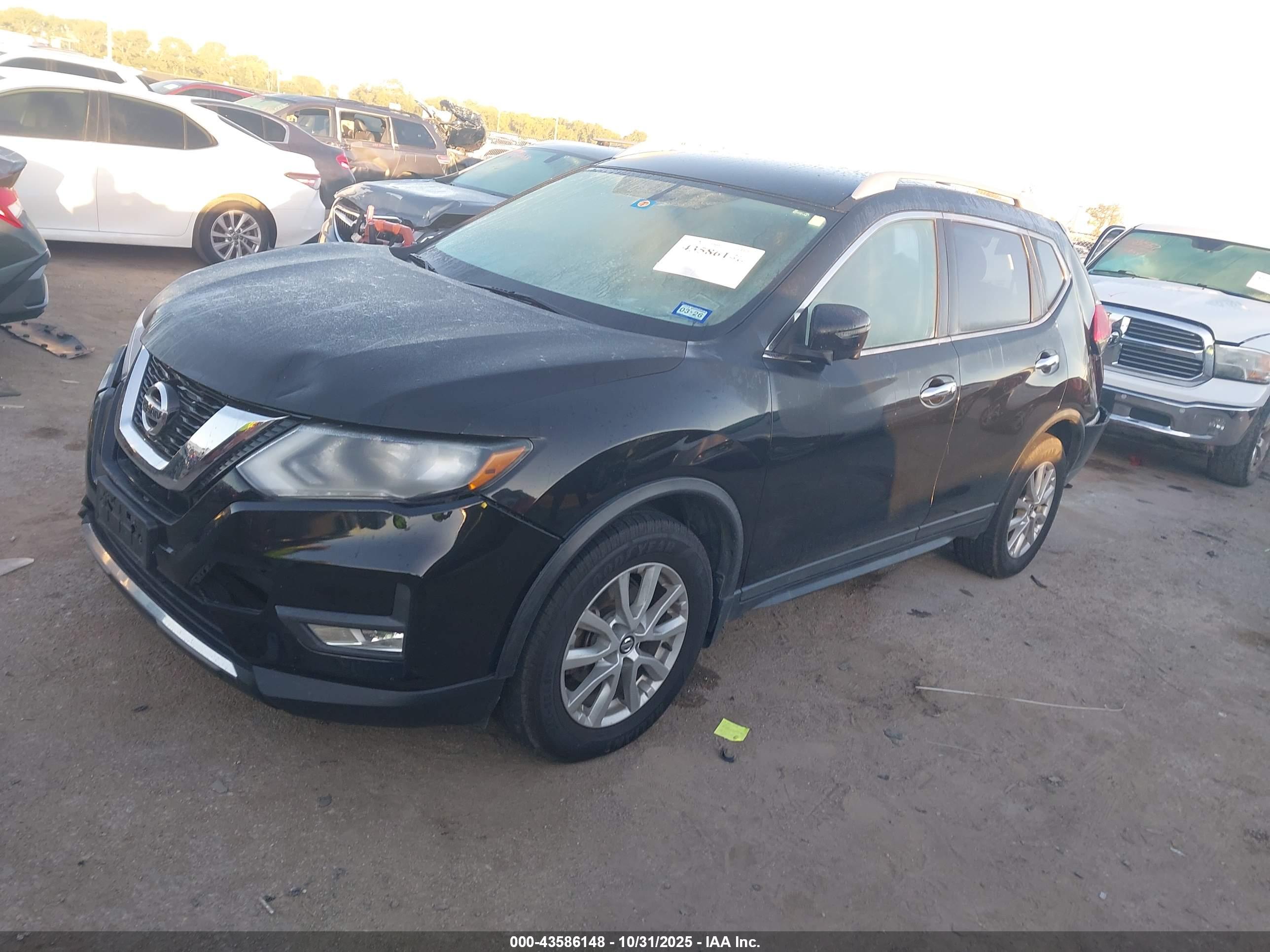 NISSAN ROGUE image 2