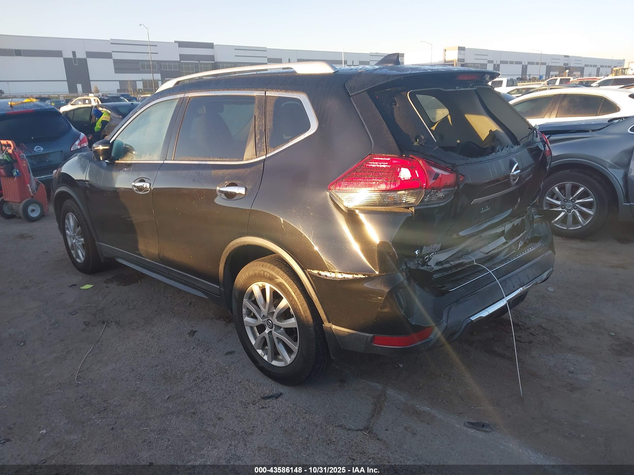 NISSAN ROGUE image 3