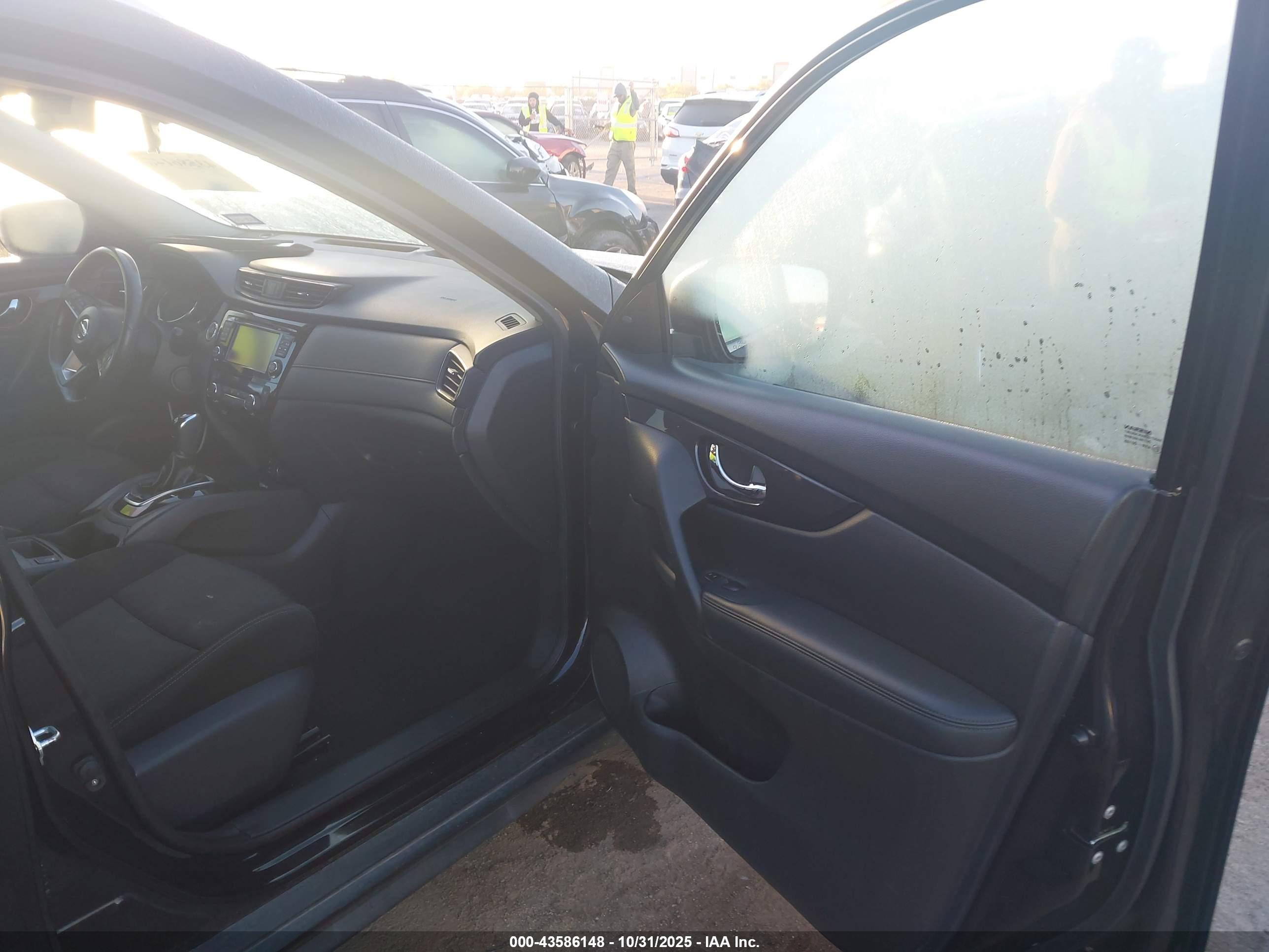 NISSAN ROGUE image 5