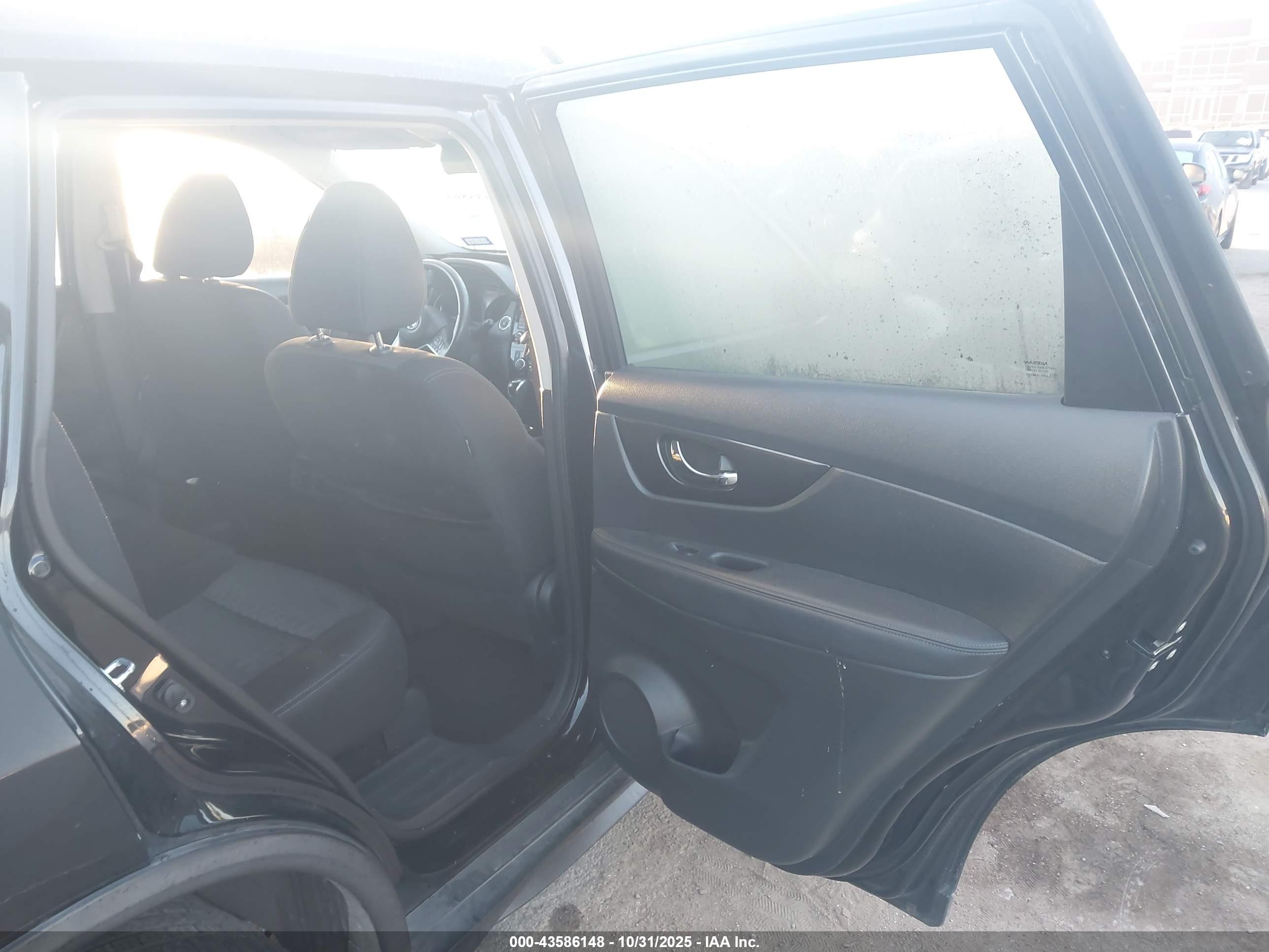 NISSAN ROGUE image 8