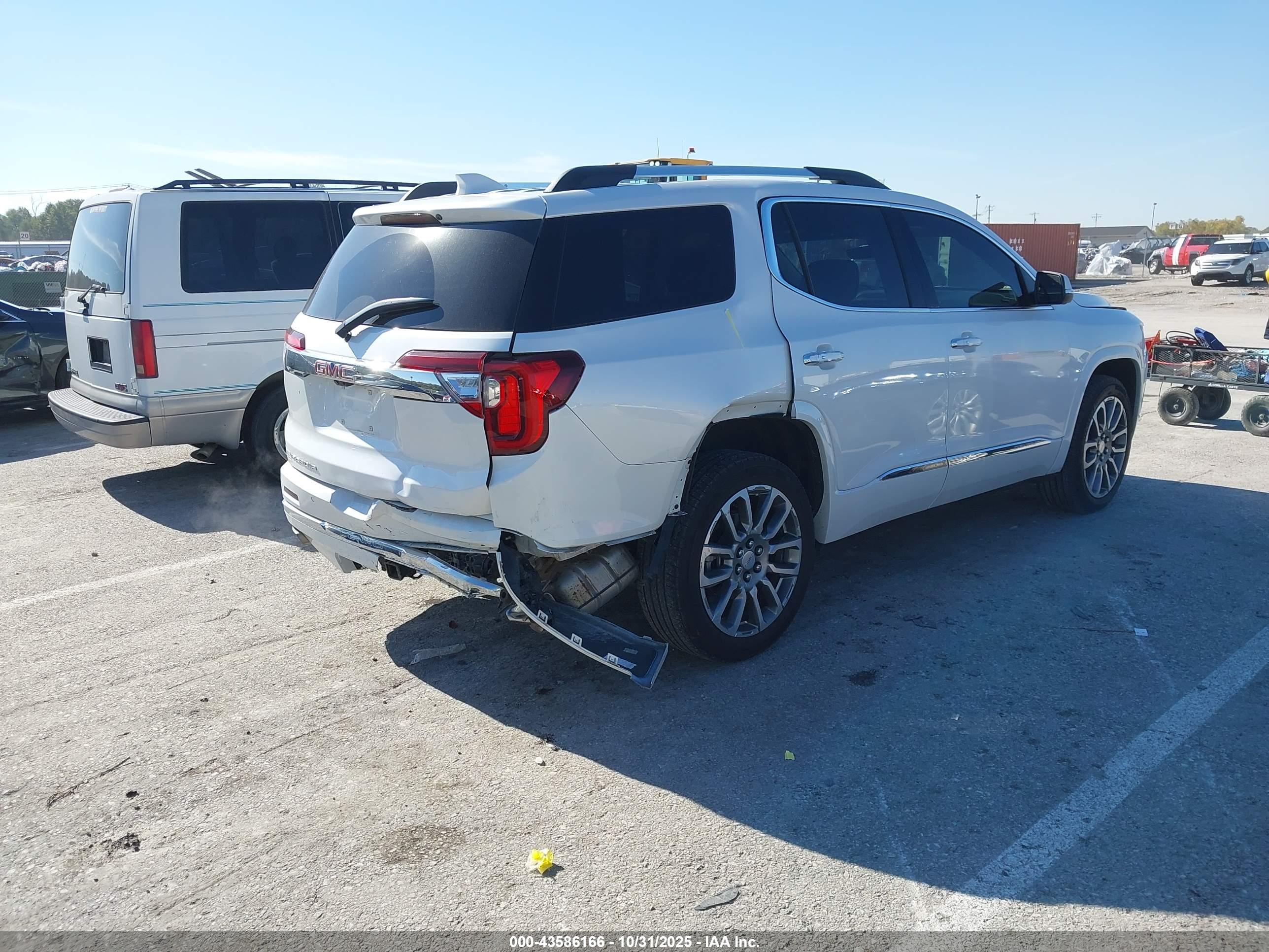 GMC ACADIA image 4