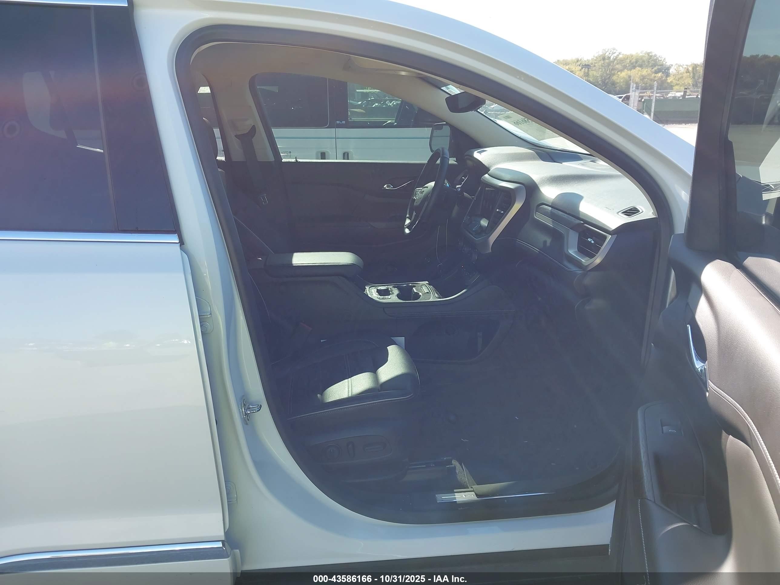 GMC ACADIA image 5