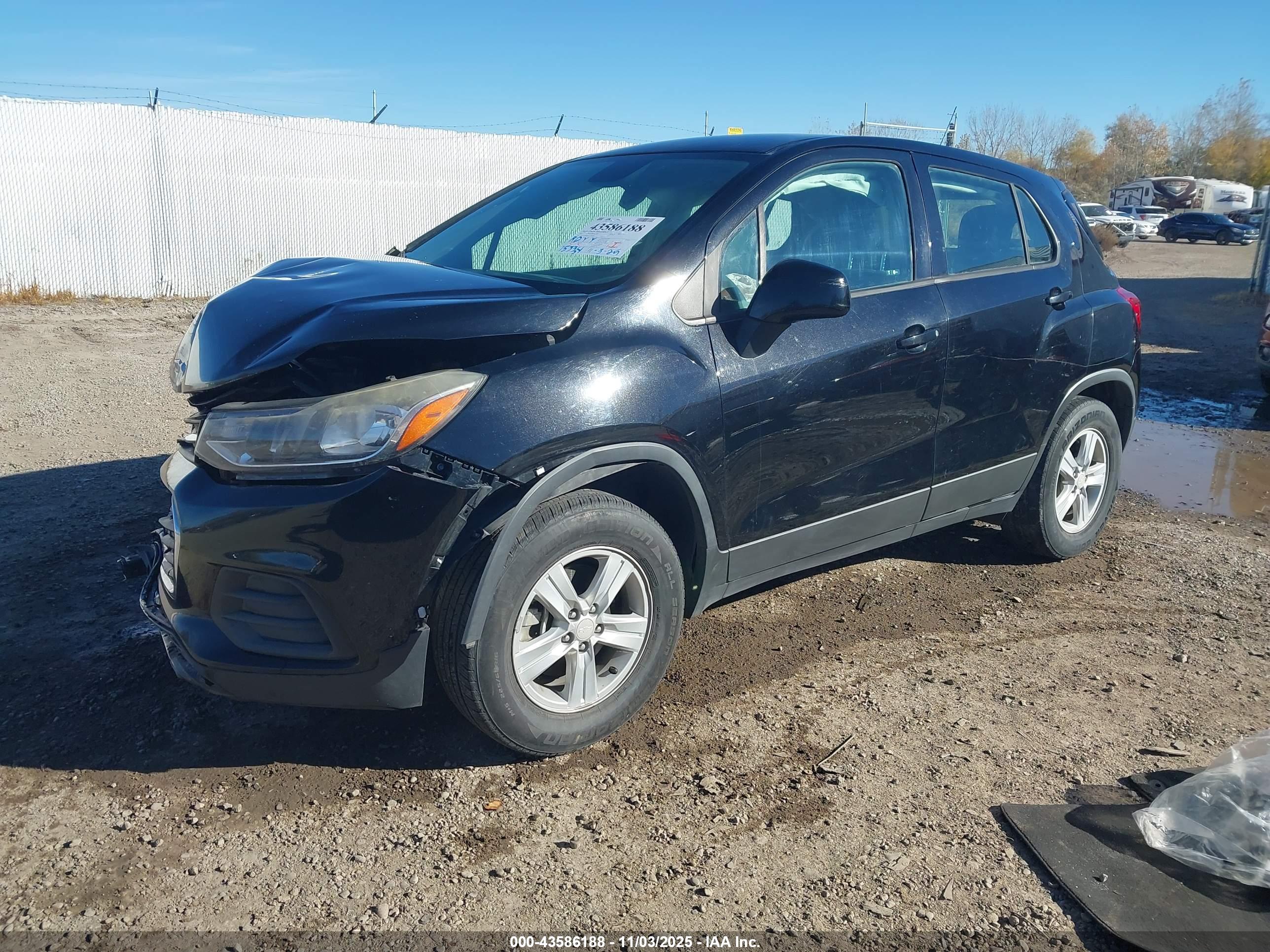 CHEVROLET TRAX image 2