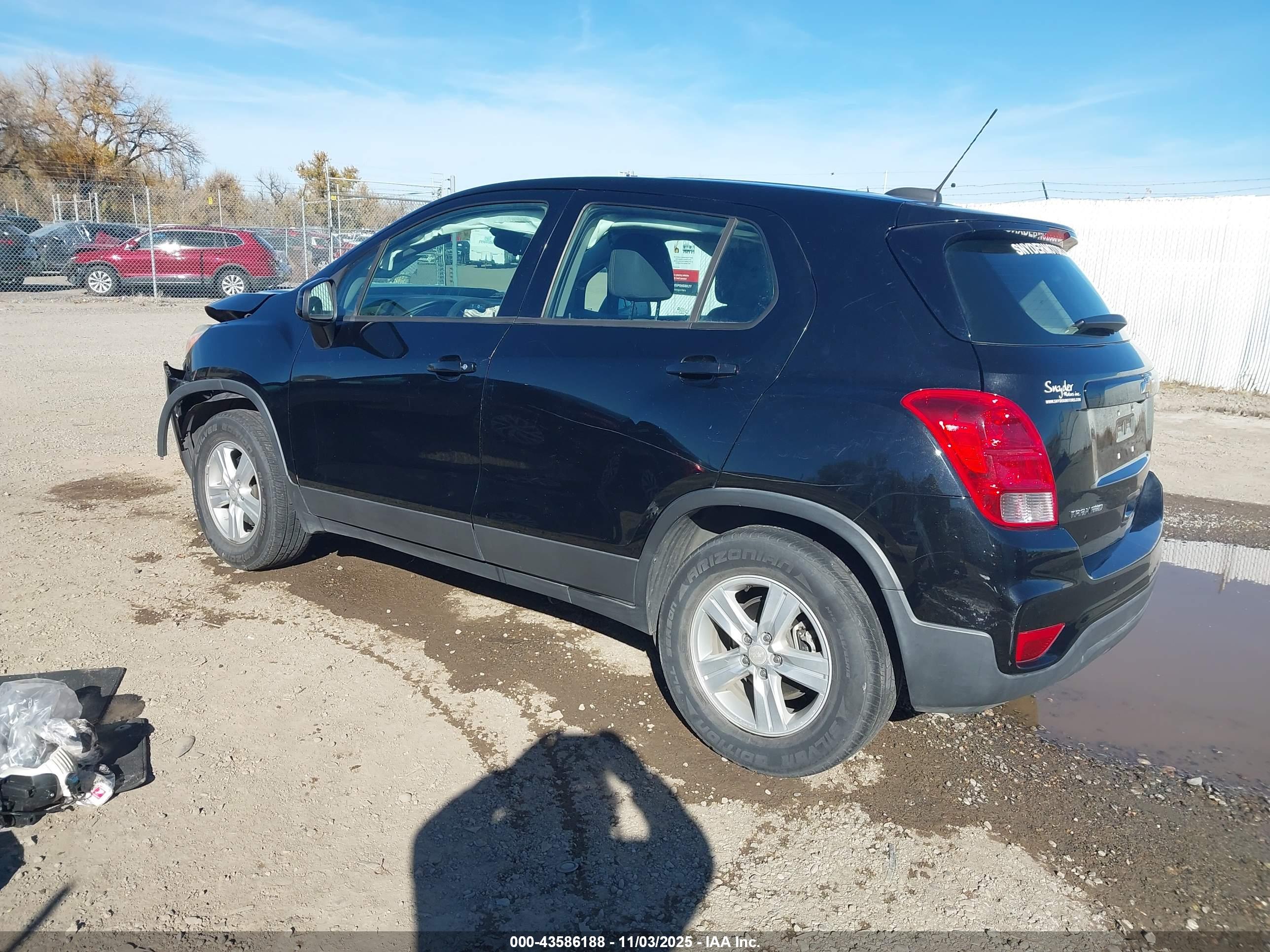 CHEVROLET TRAX image 3