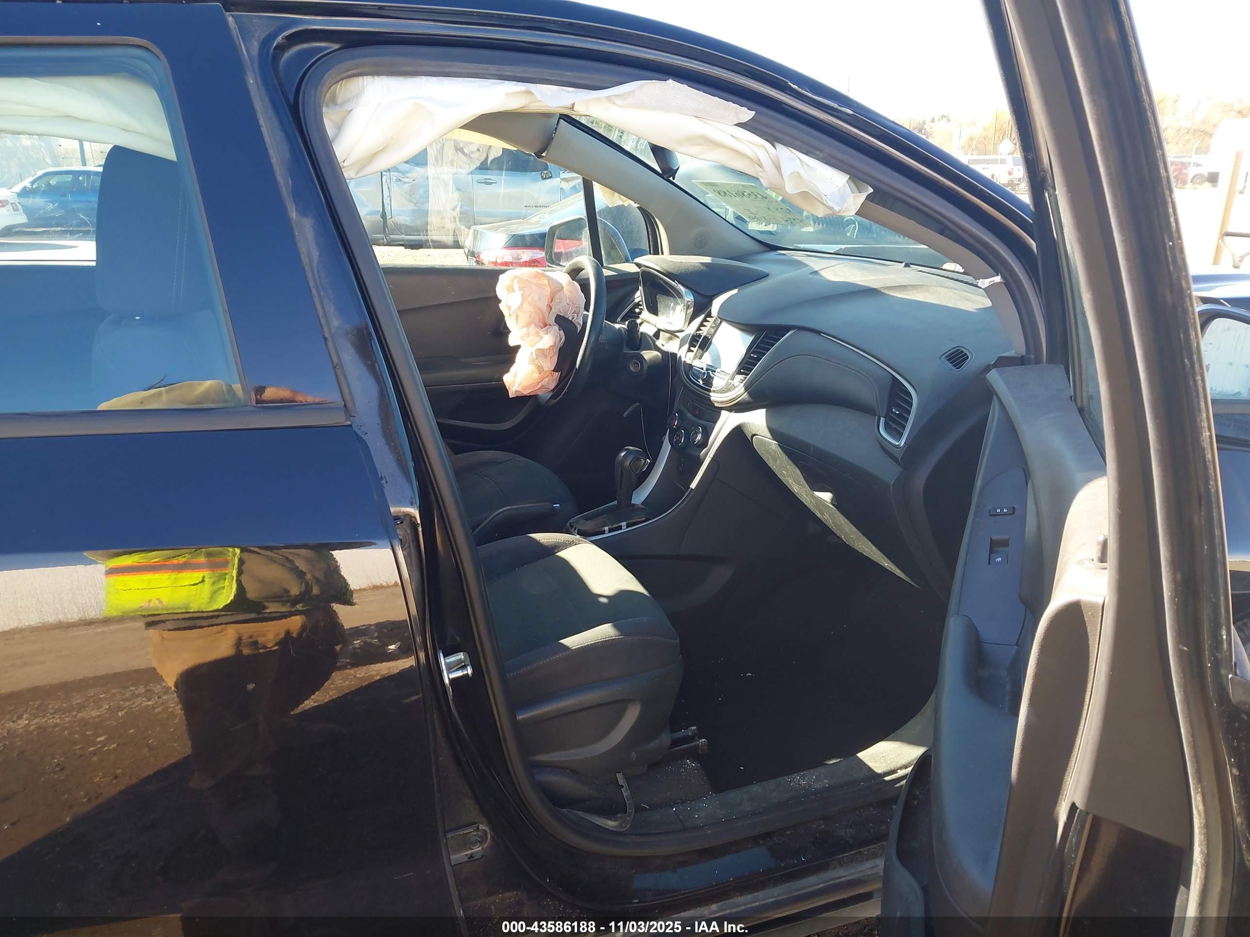 CHEVROLET TRAX image 5