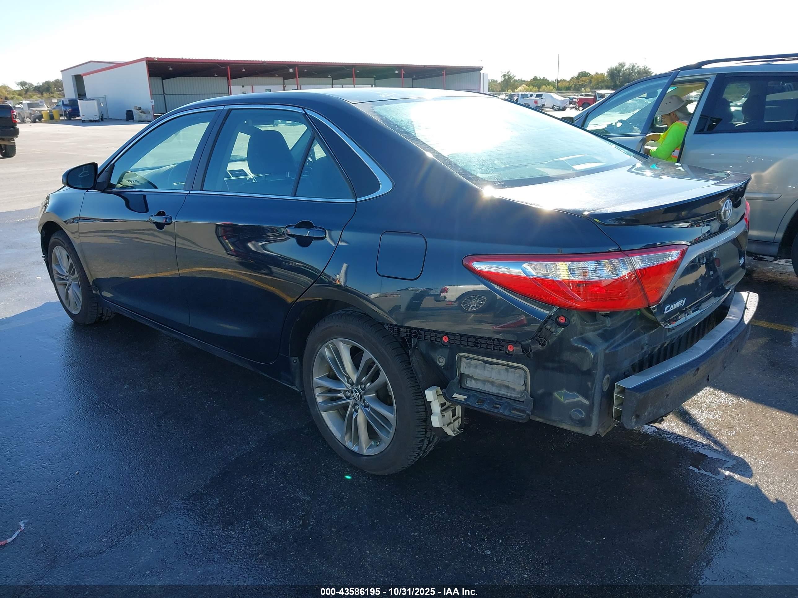 TOYOTA CAMRY image 3