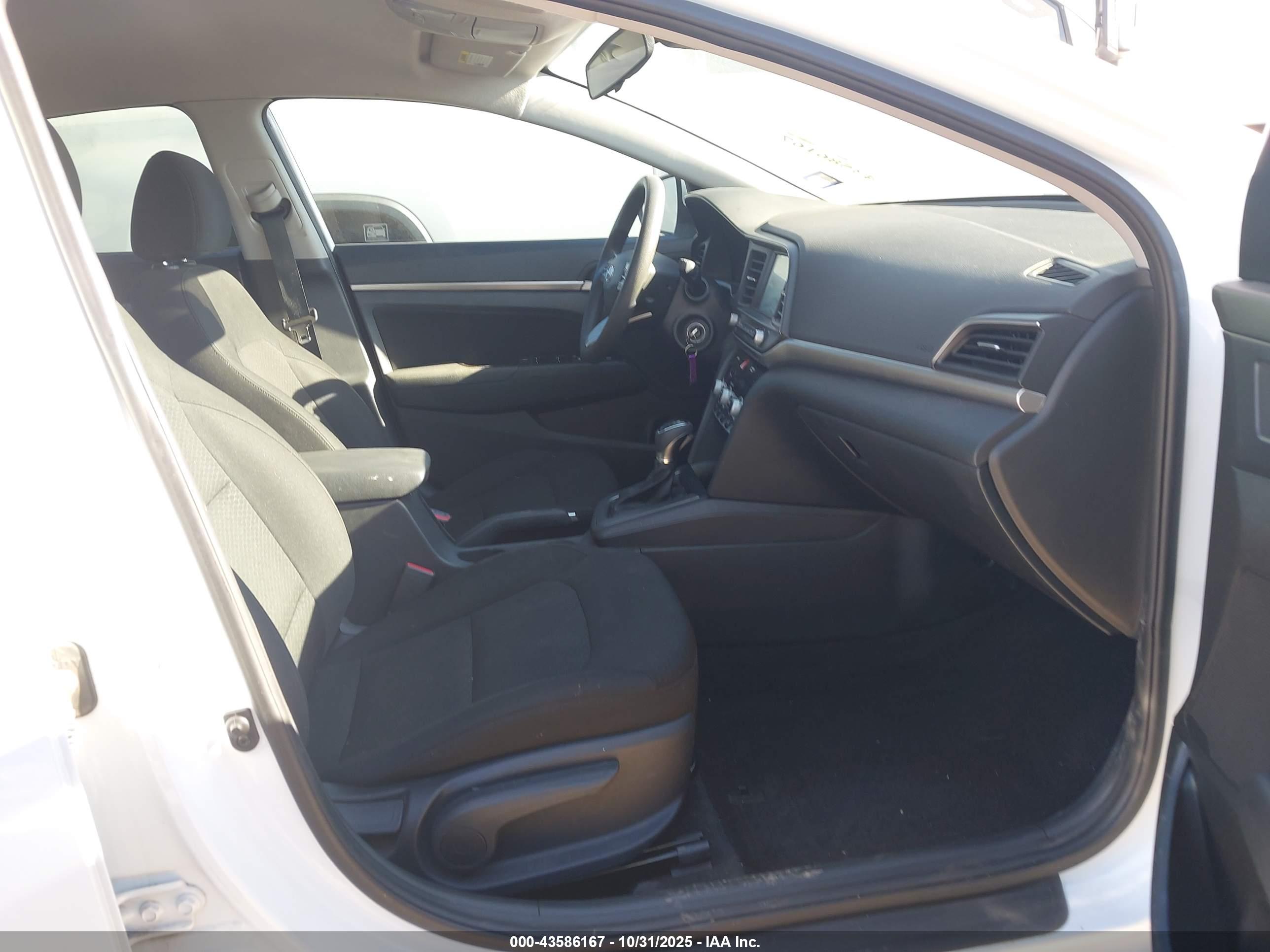 HYUNDAI ELANTRA image 5