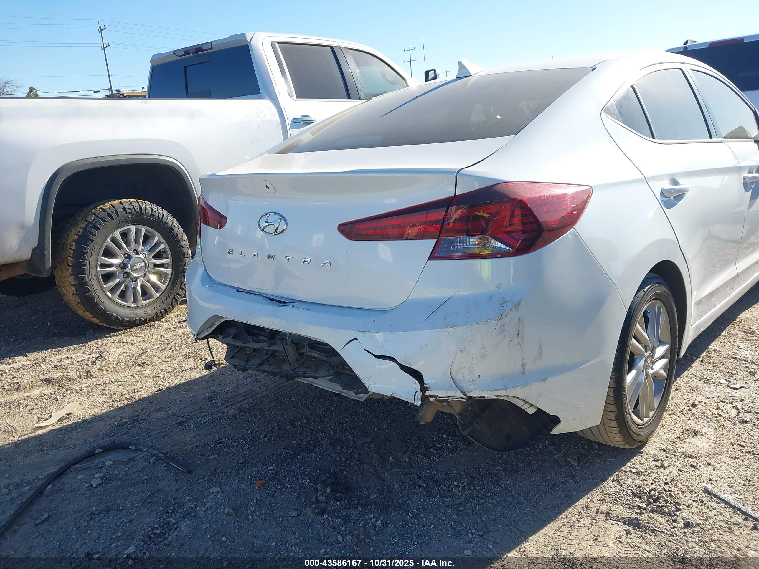HYUNDAI ELANTRA image 6