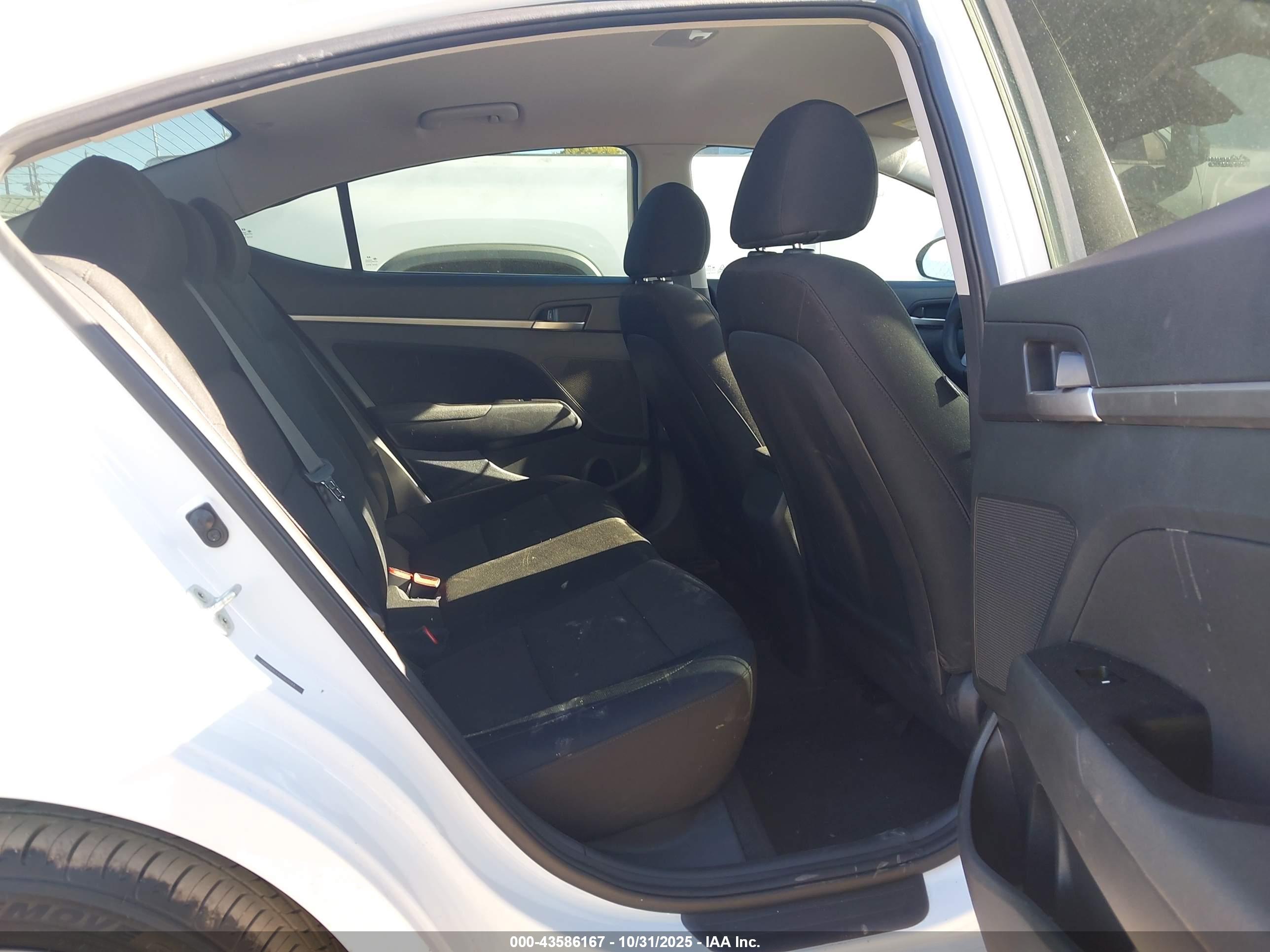 HYUNDAI ELANTRA image 8