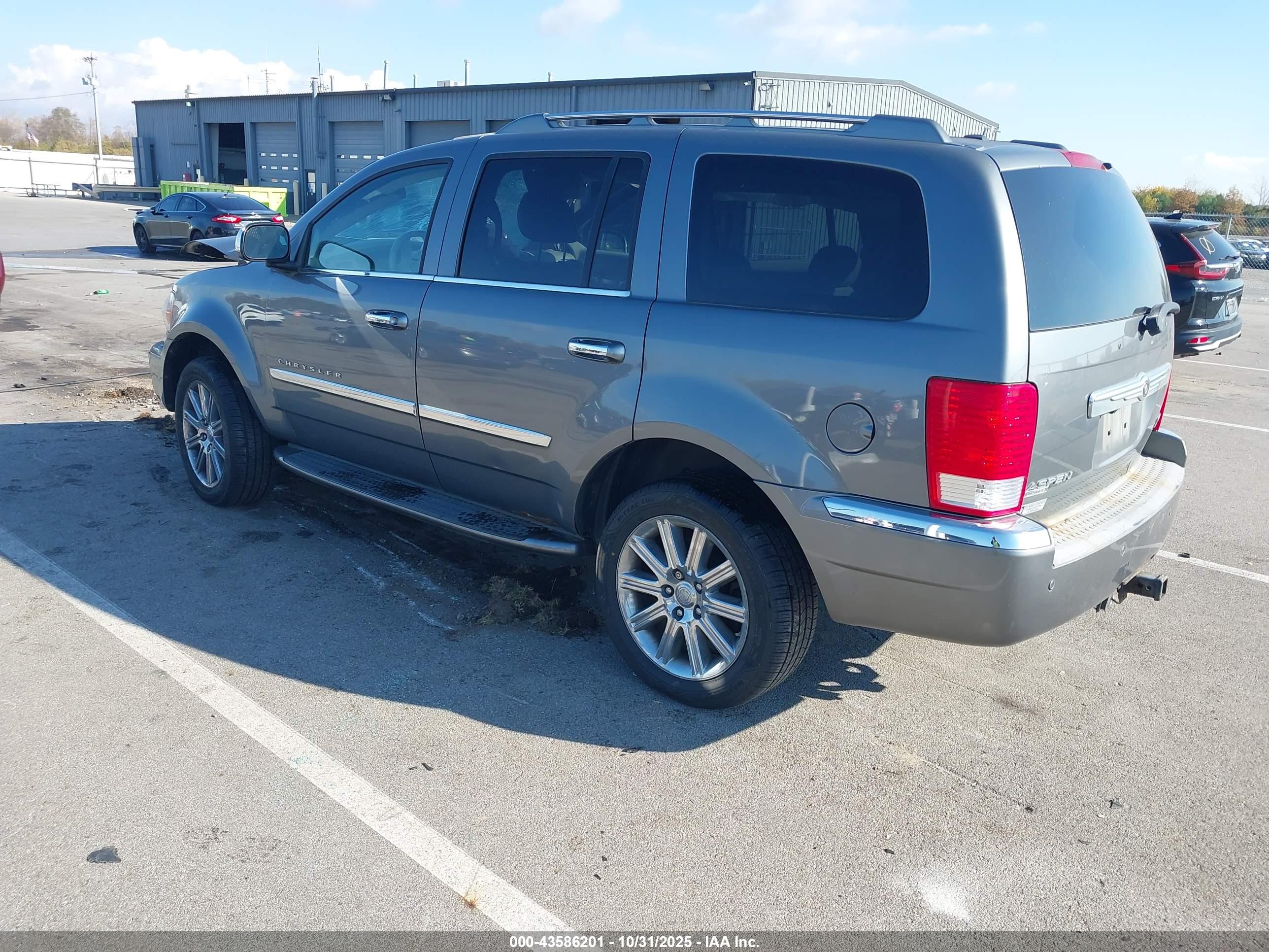 CHRYSLER ASPEN image 3
