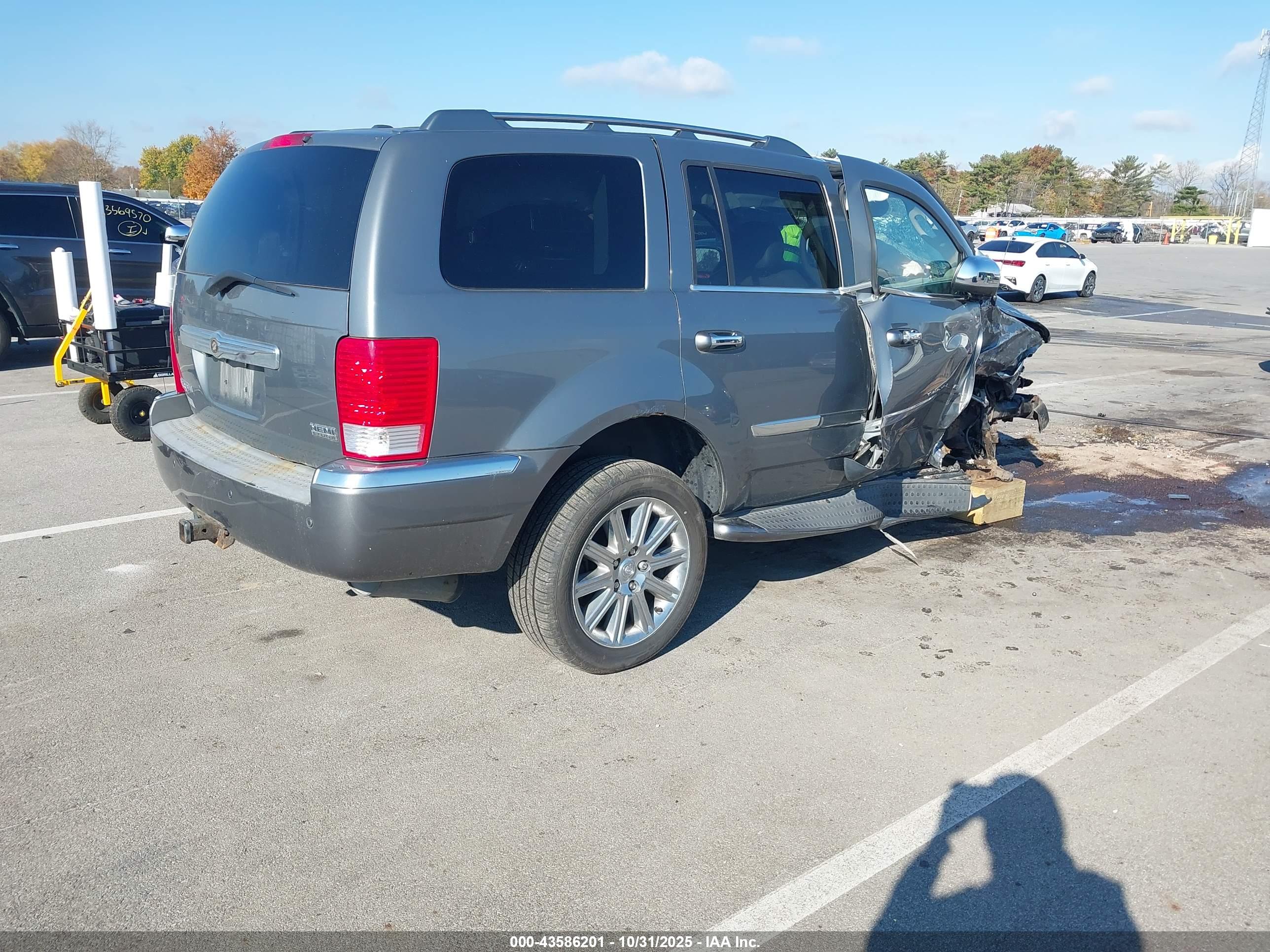 CHRYSLER ASPEN image 4