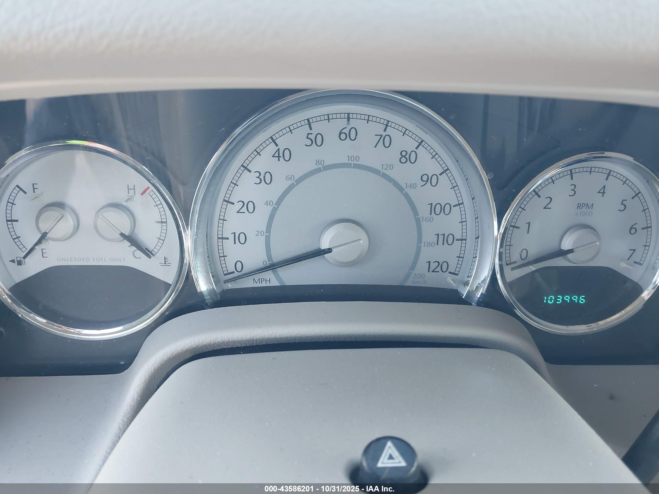 CHRYSLER ASPEN image 7