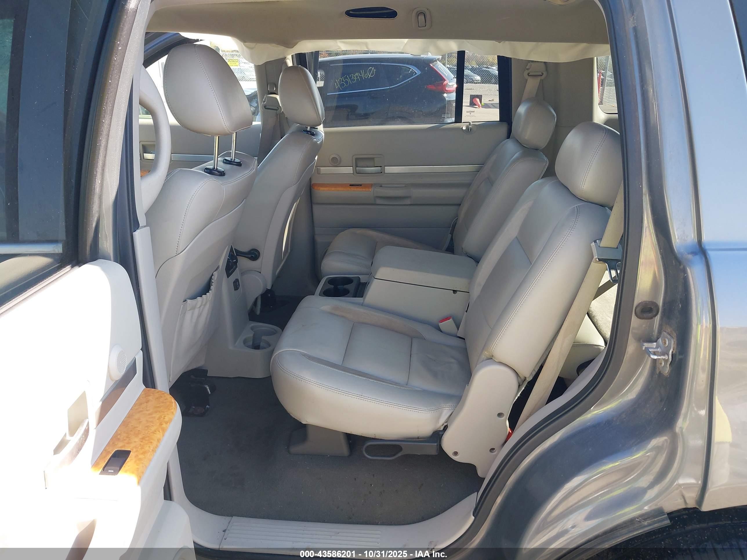 CHRYSLER ASPEN image 8