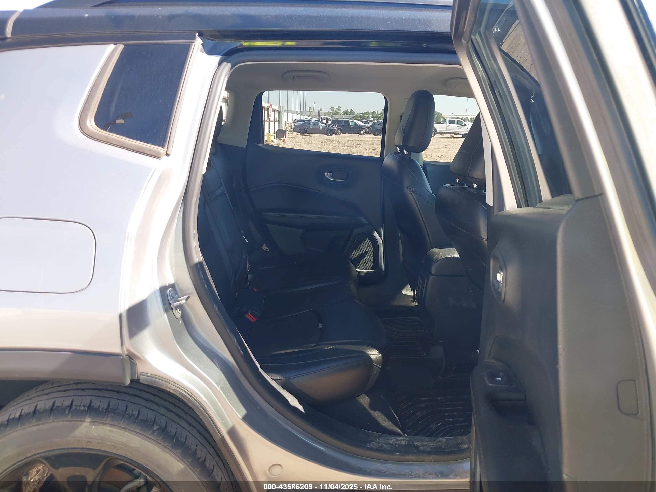 JEEP COMPASS image 8