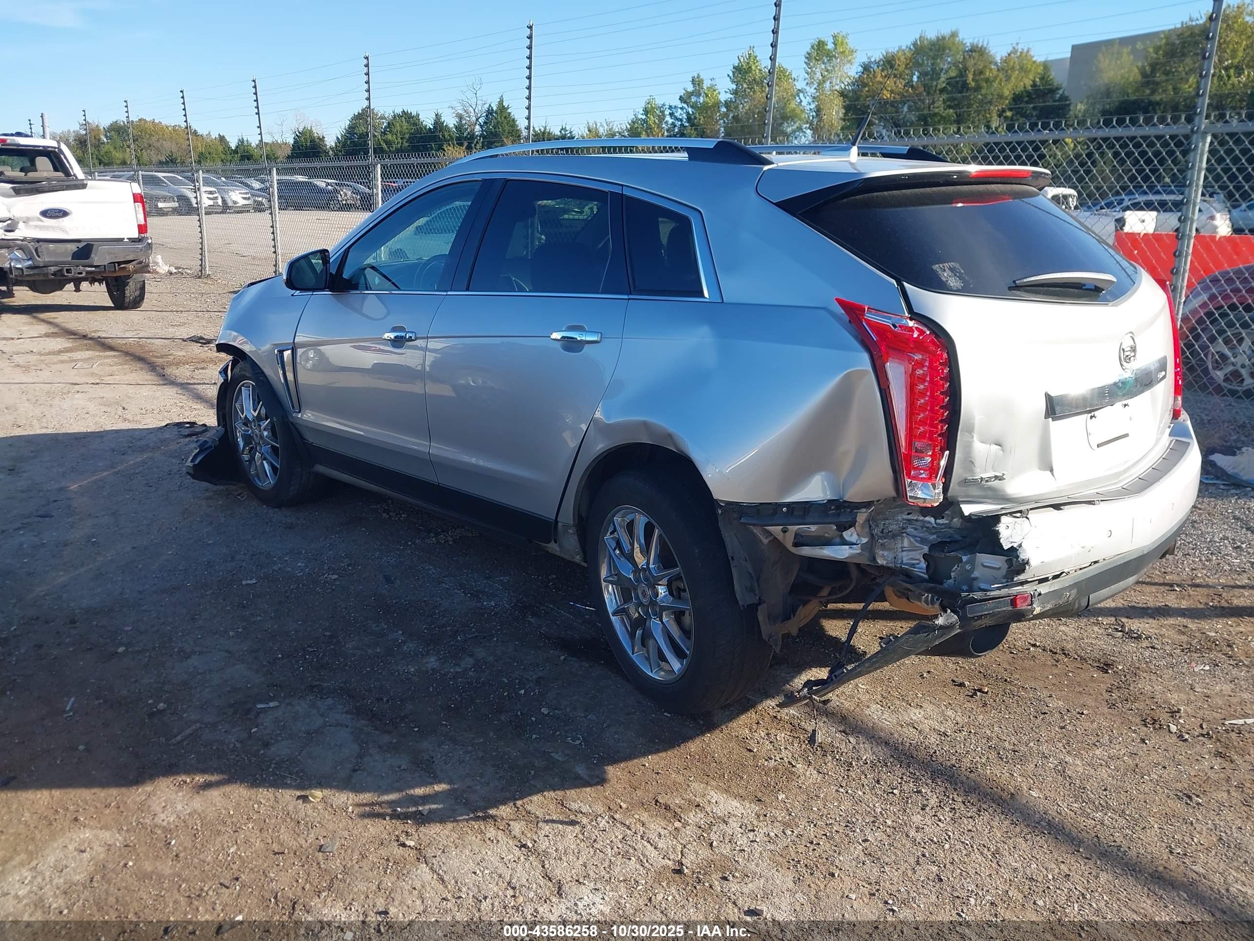 CADILLAC SRX image 3