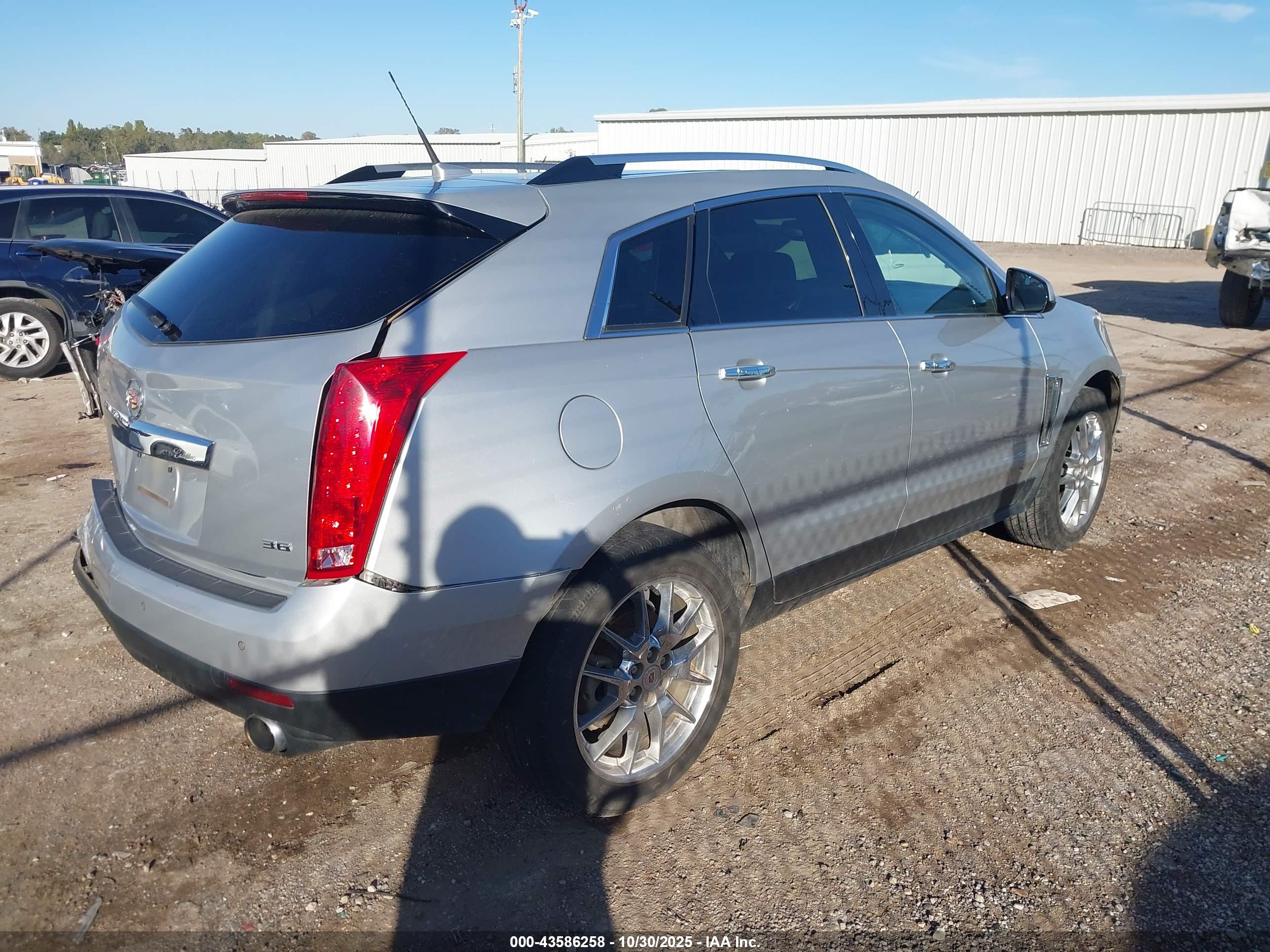 CADILLAC SRX image 4