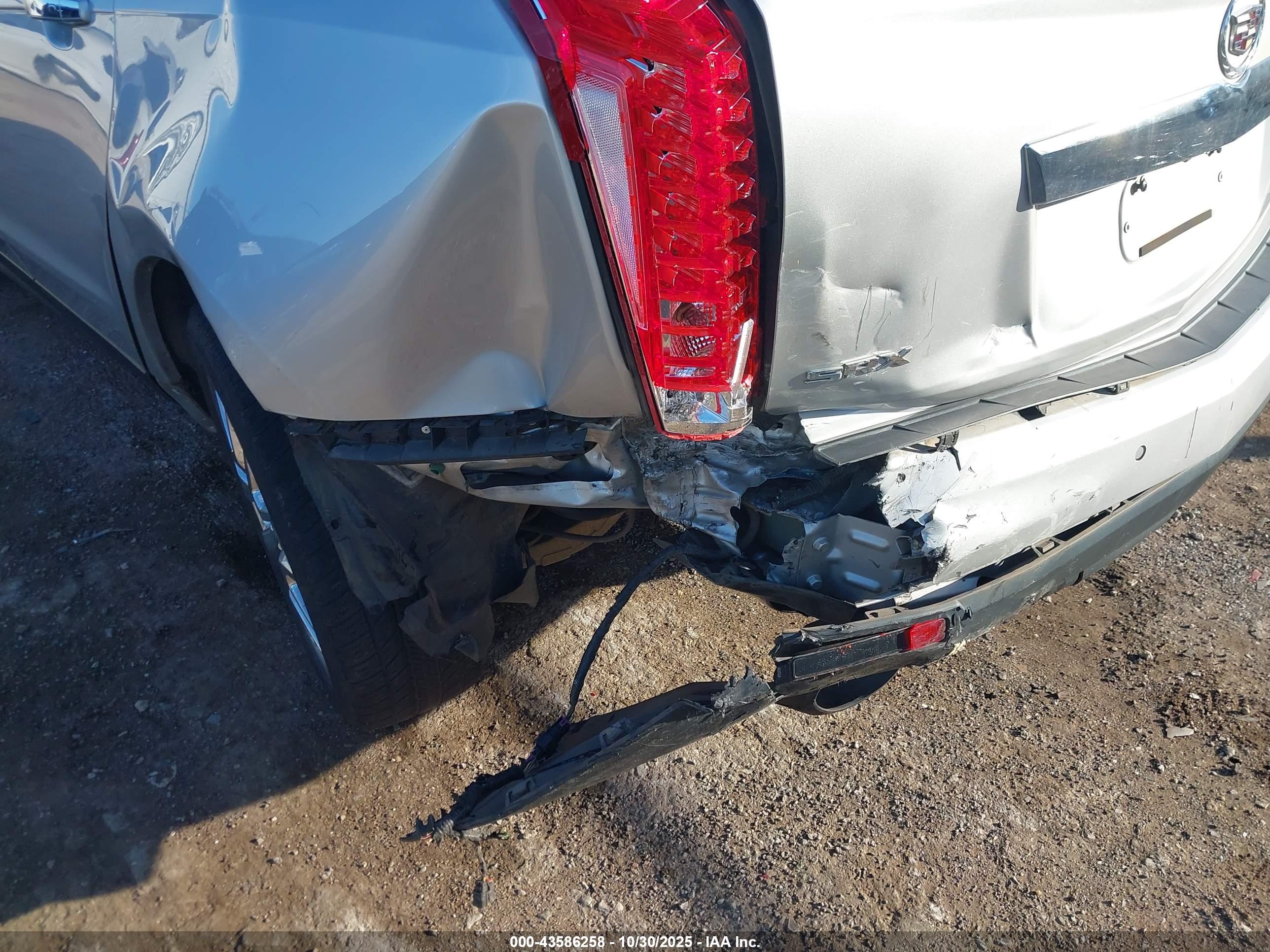 CADILLAC SRX image 6