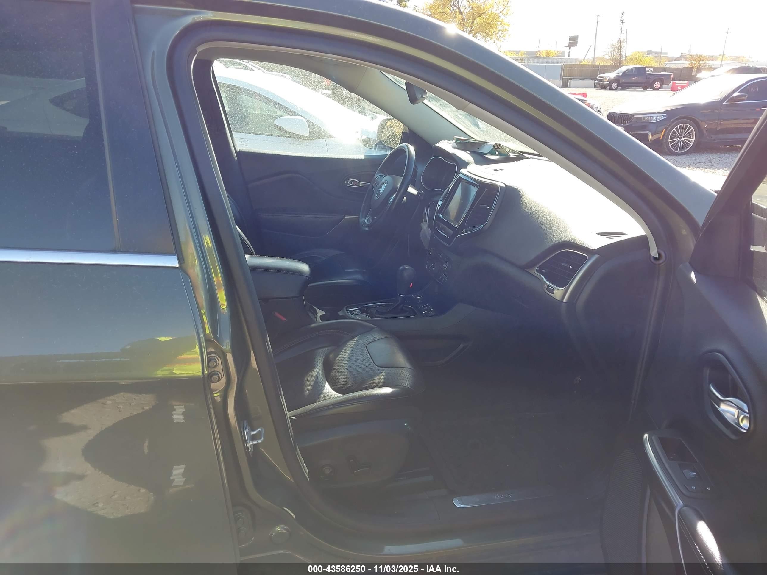 JEEP CHEROKEE image 5