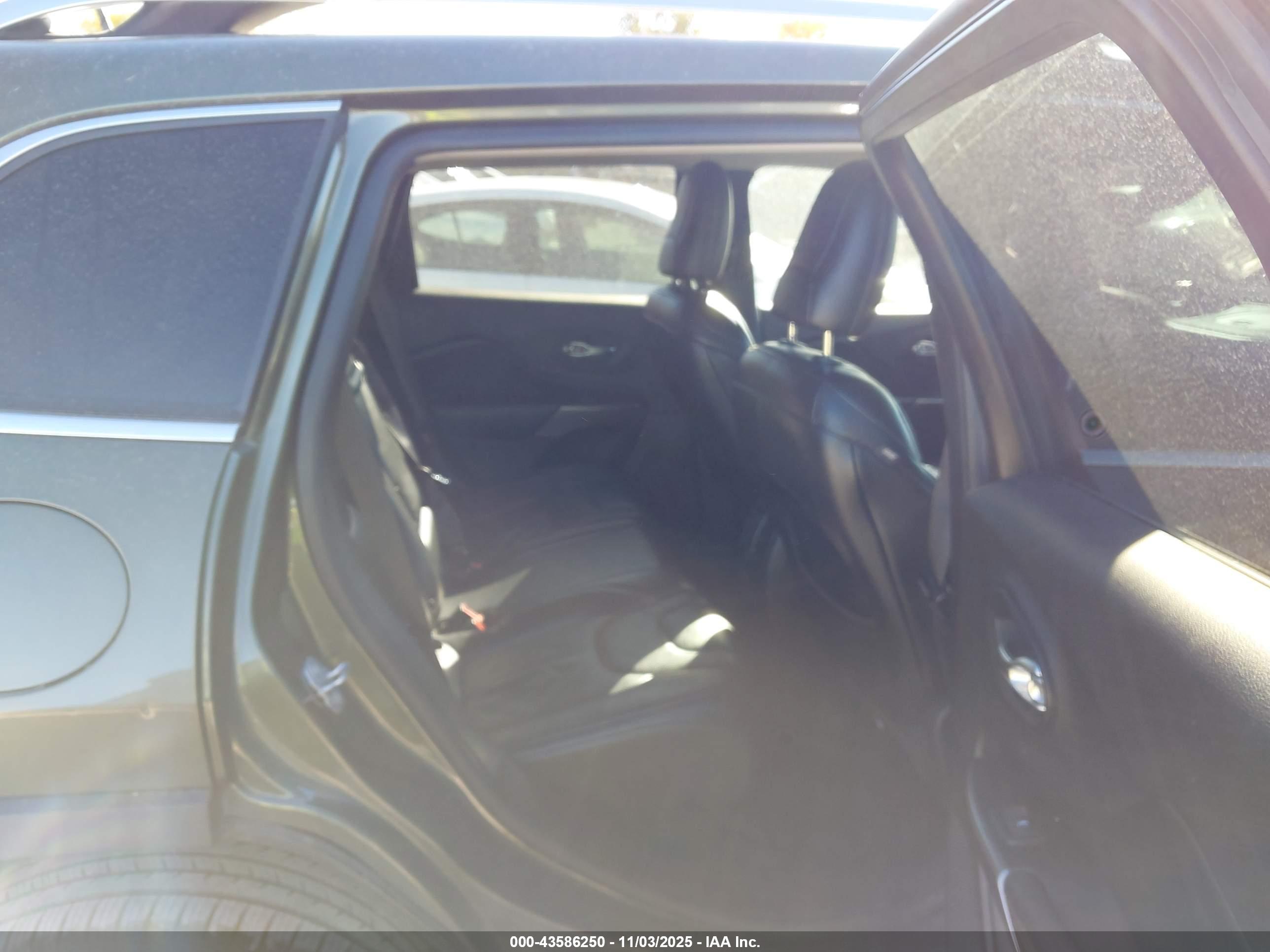 JEEP CHEROKEE image 8