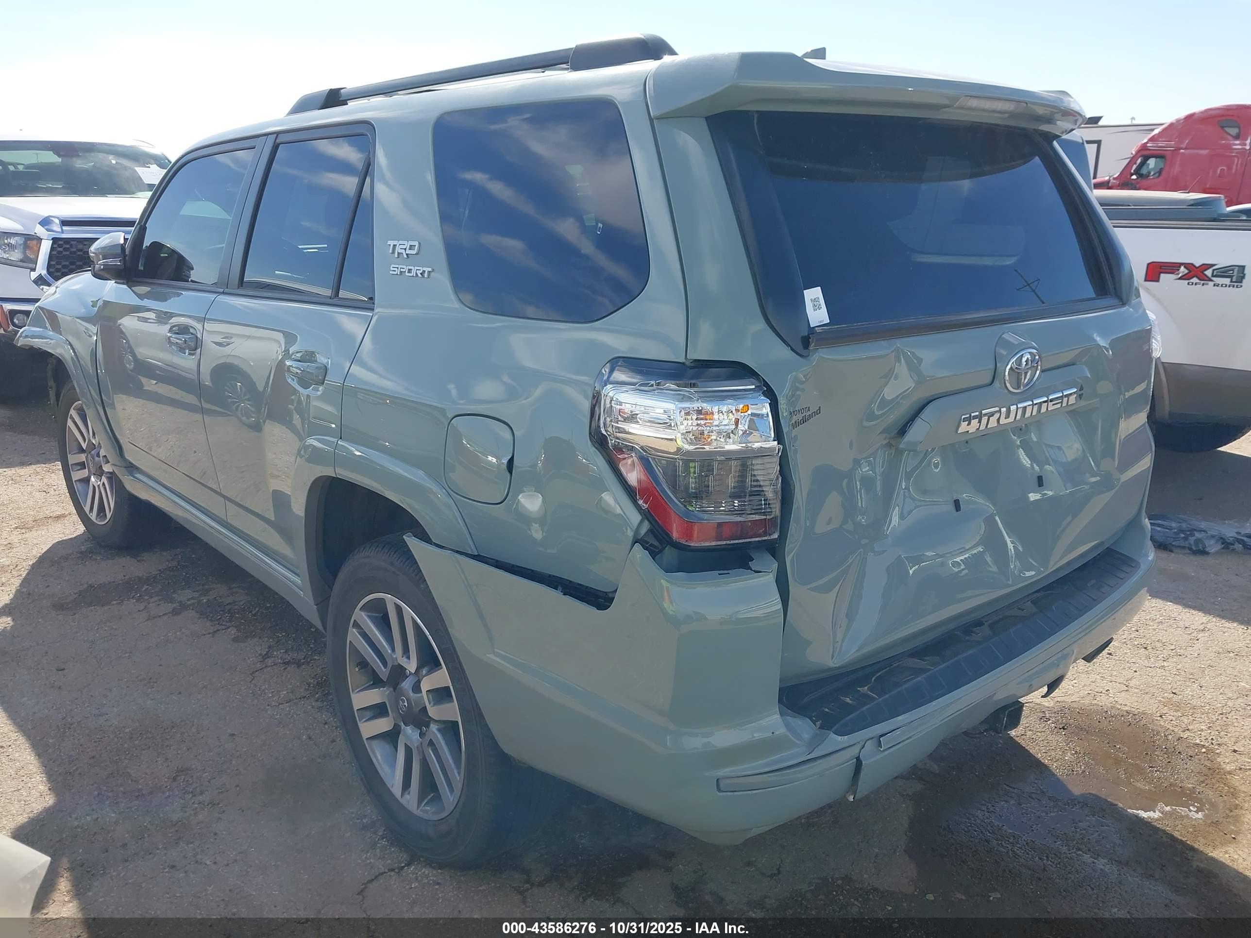 TOYOTA 4RUNNER image 3