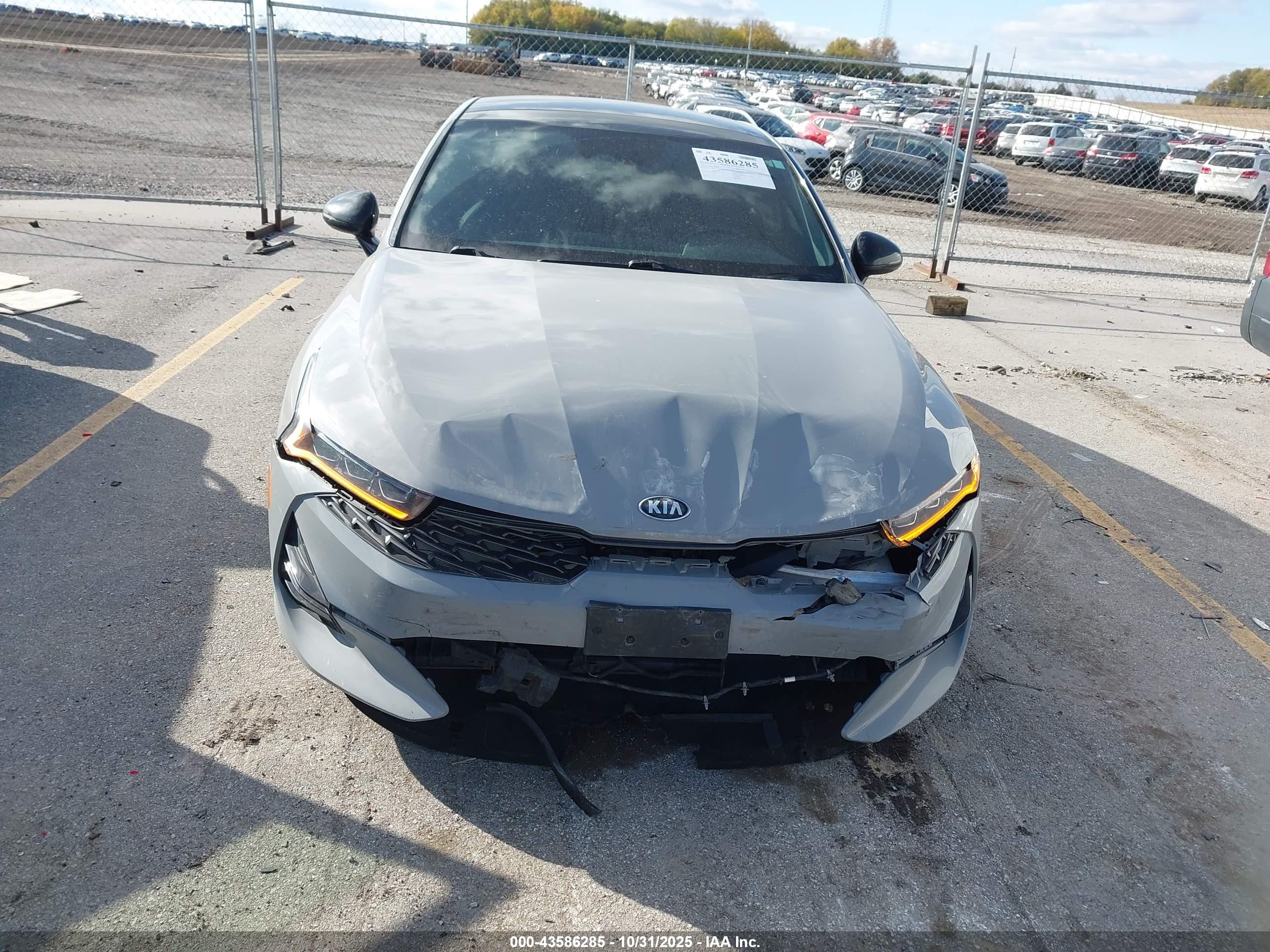 KIA K5 image 6