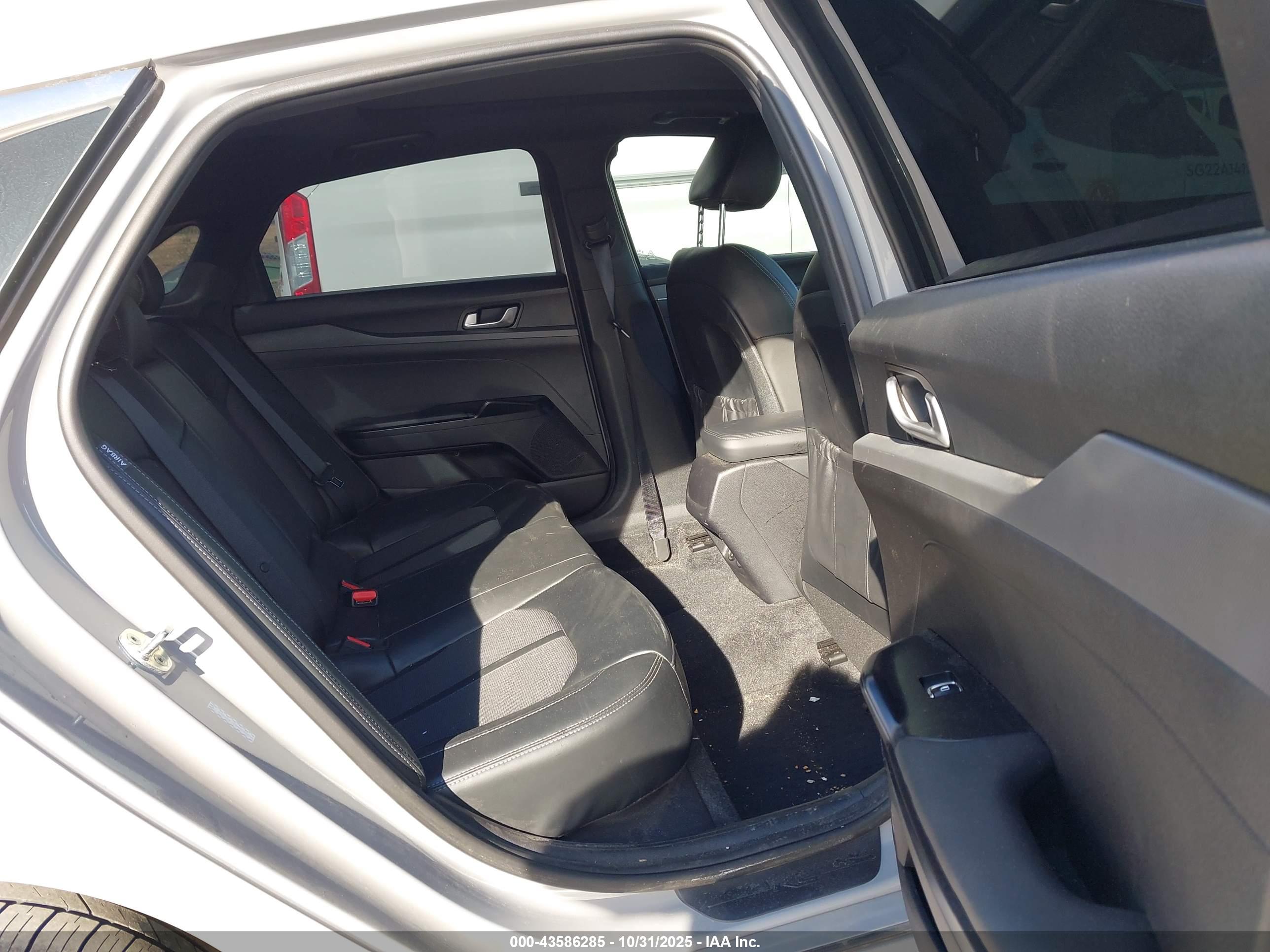KIA K5 image 8