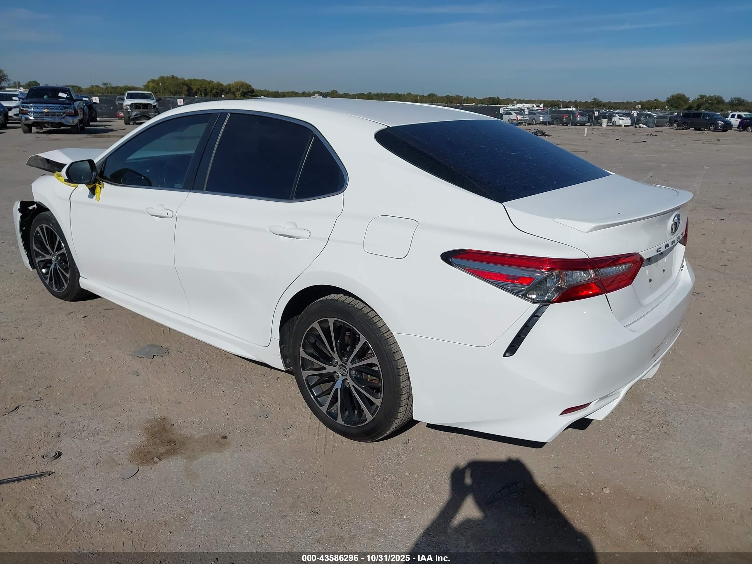 TOYOTA CAMRY image 3