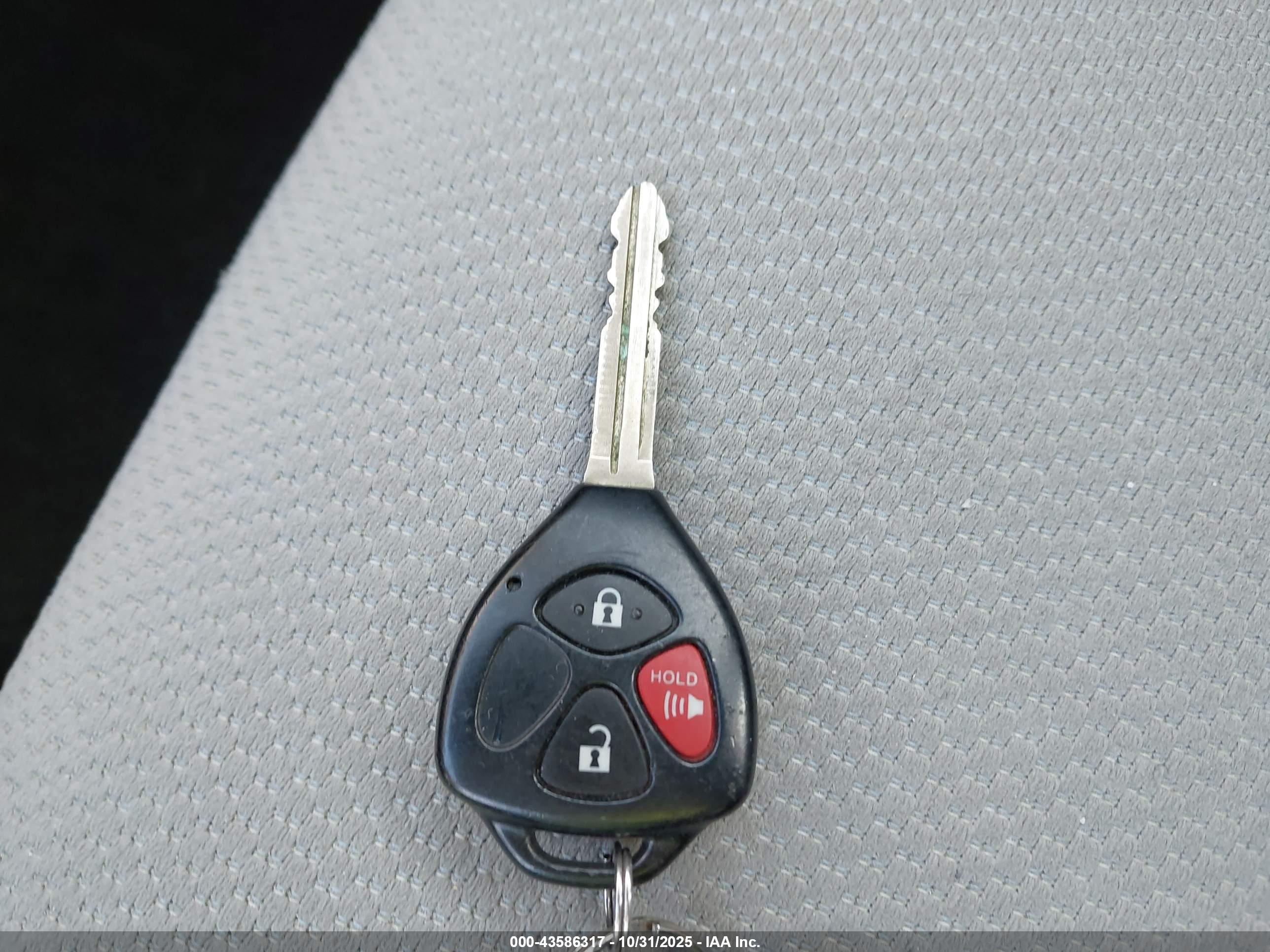 TOYOTA YARIS image 11