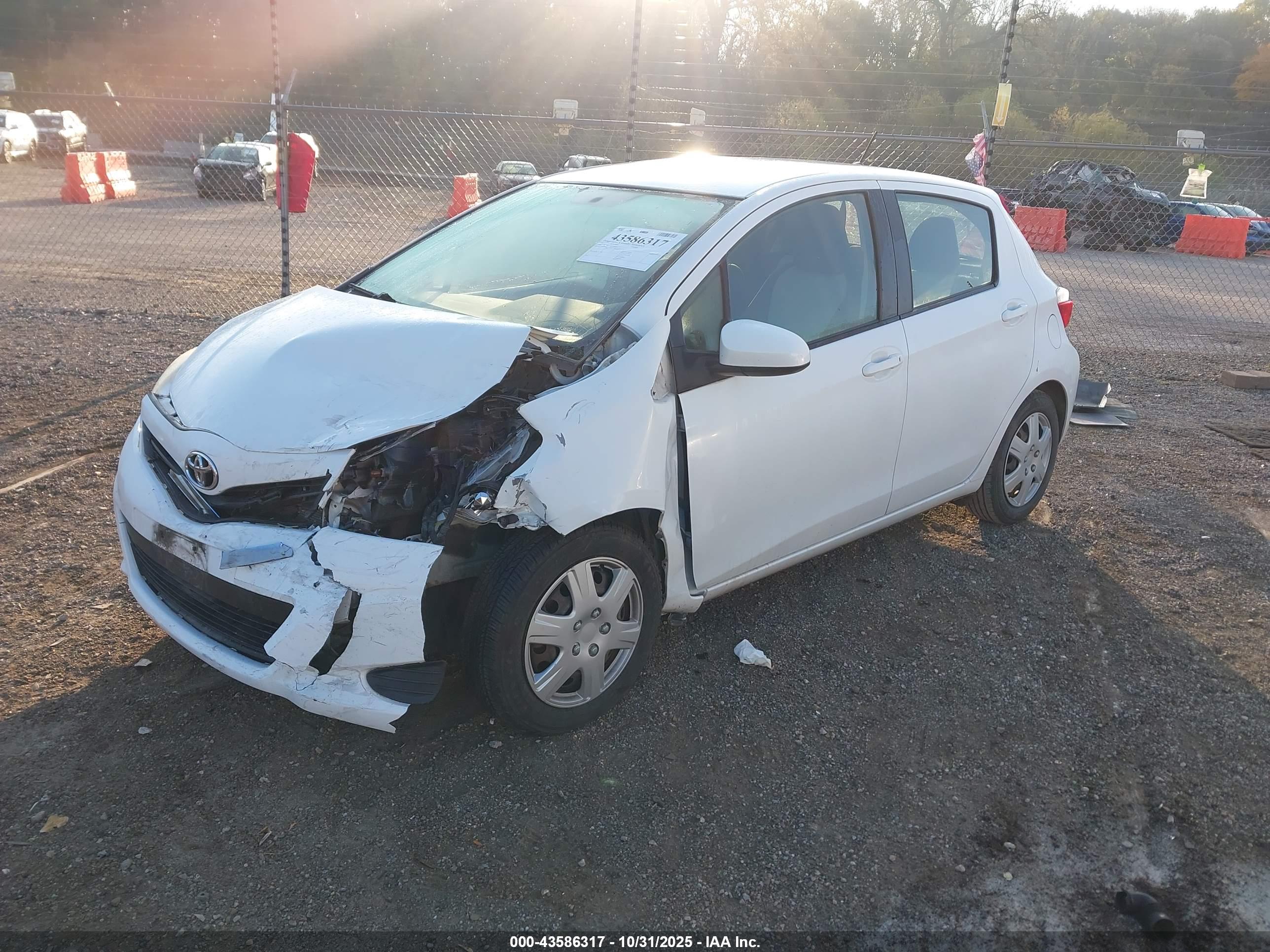 TOYOTA YARIS image 2