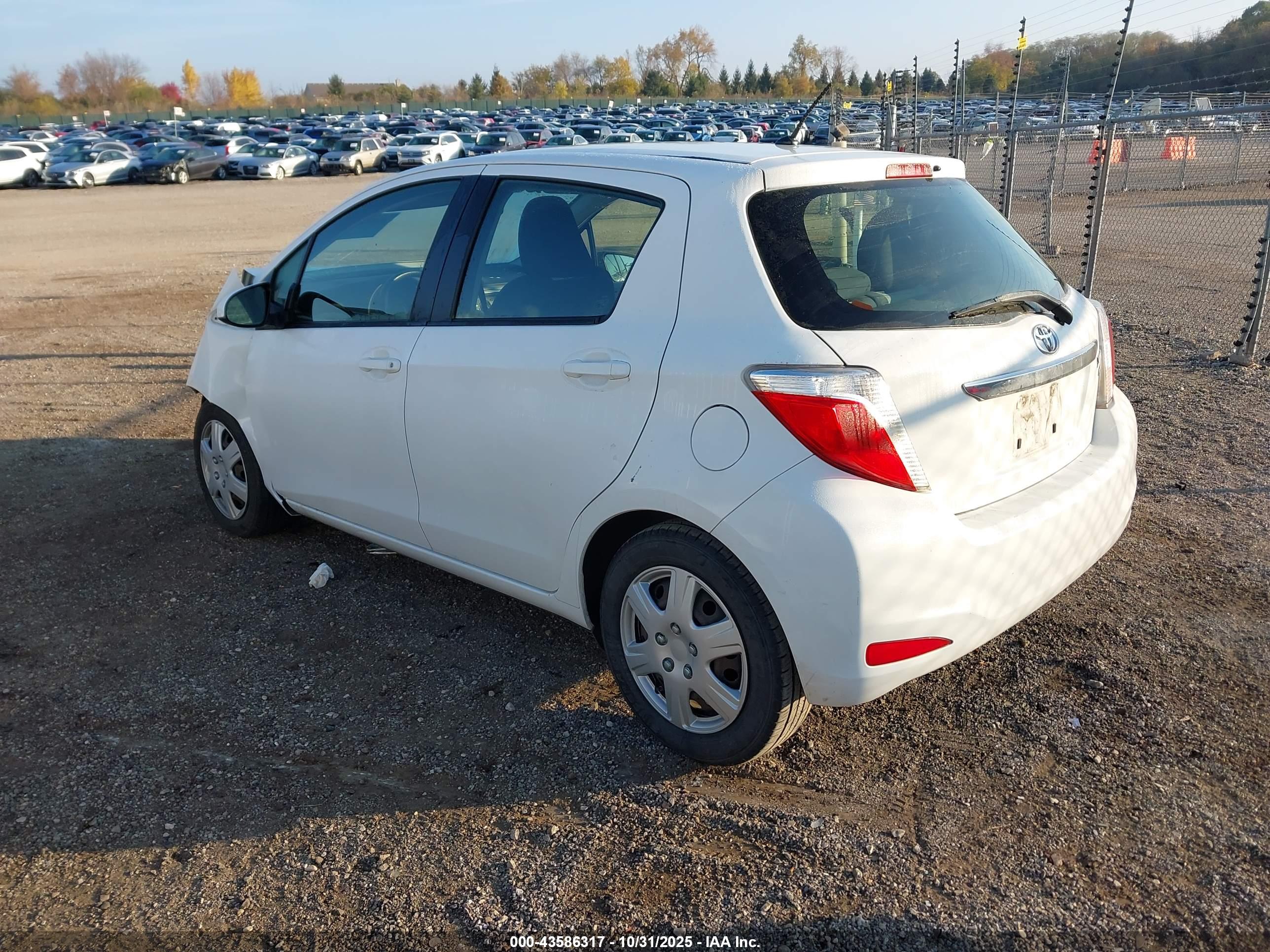 TOYOTA YARIS image 3