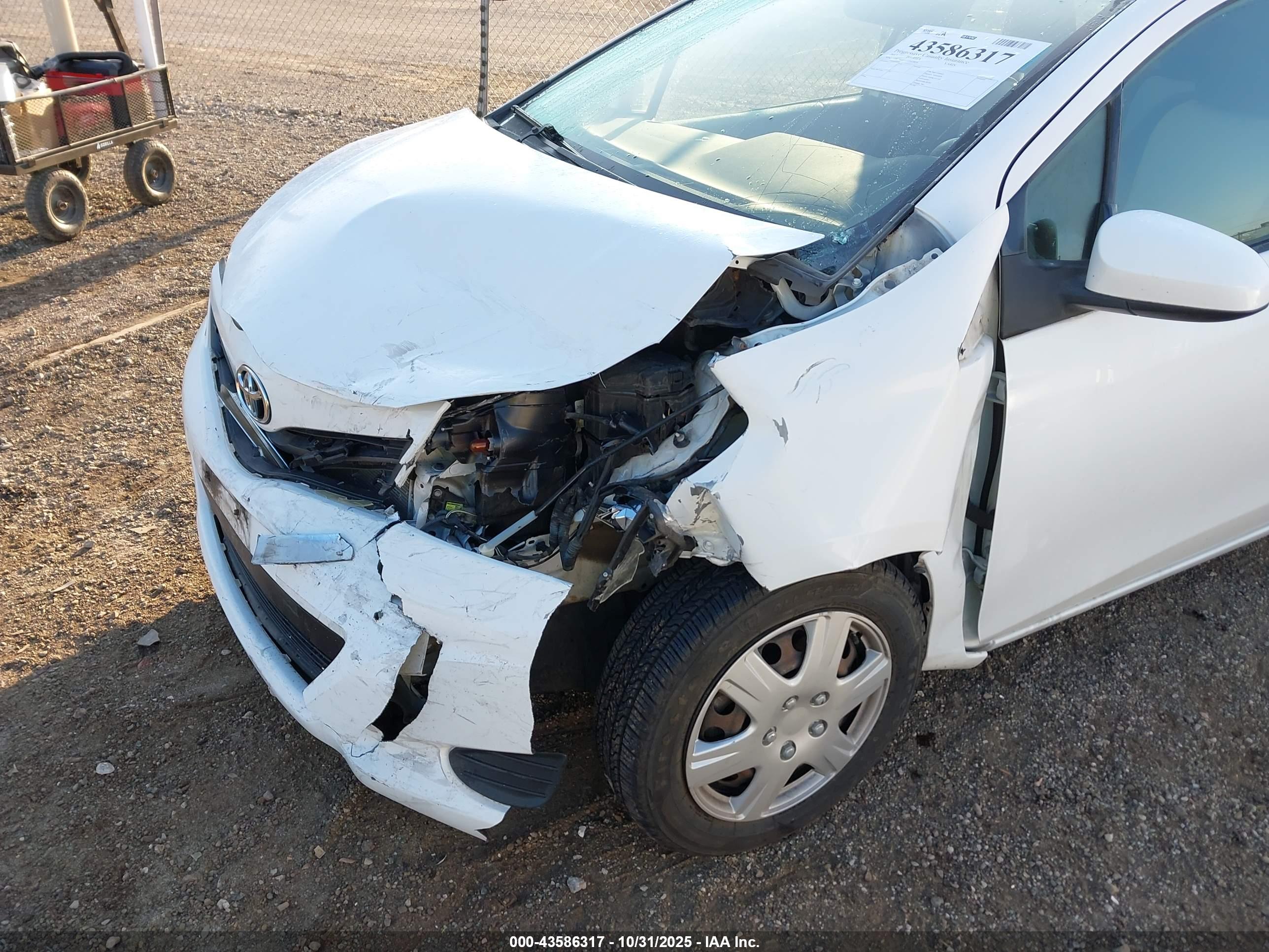 TOYOTA YARIS image 6