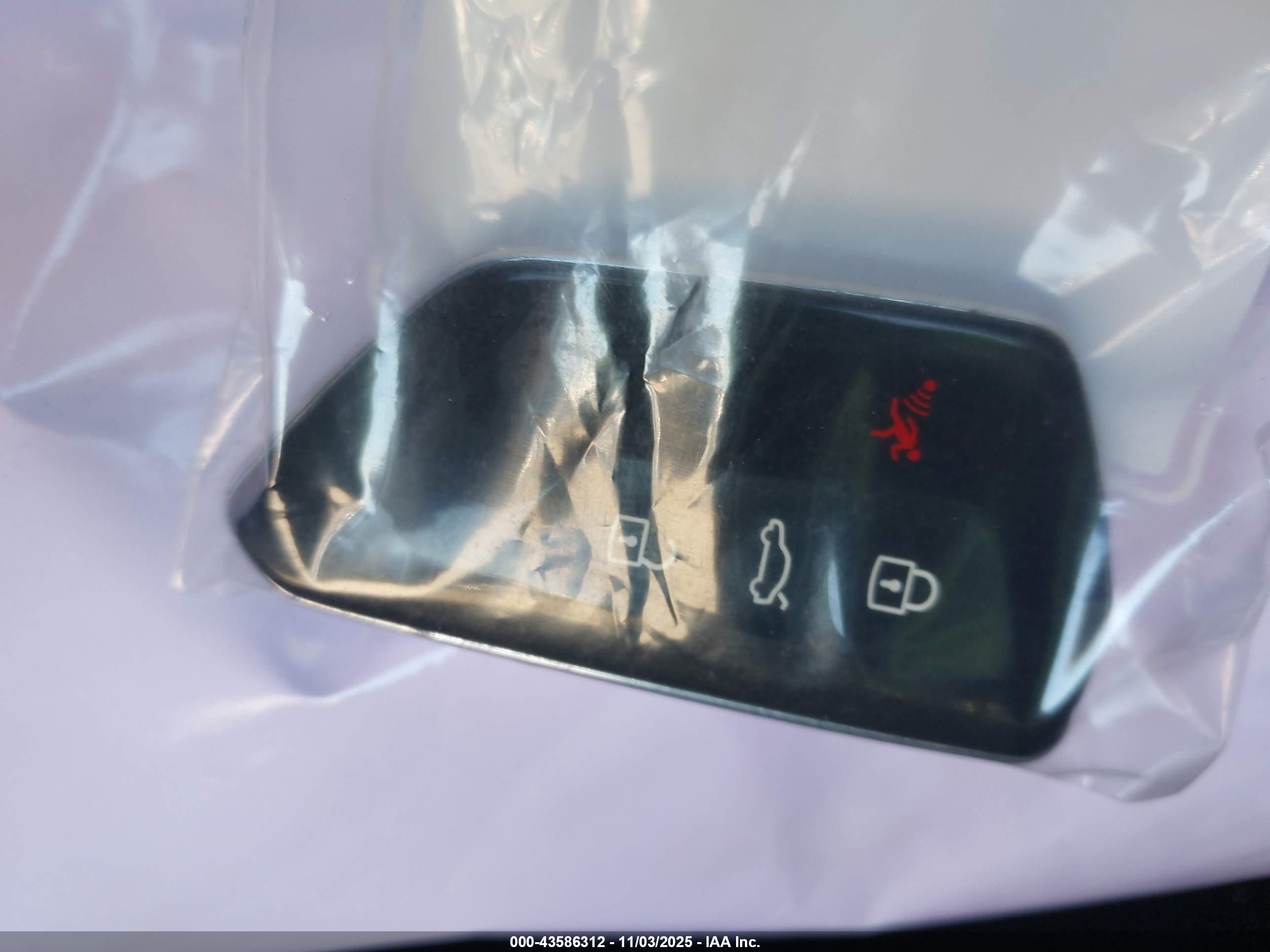 VOLKSWAGEN ID.4 image 11