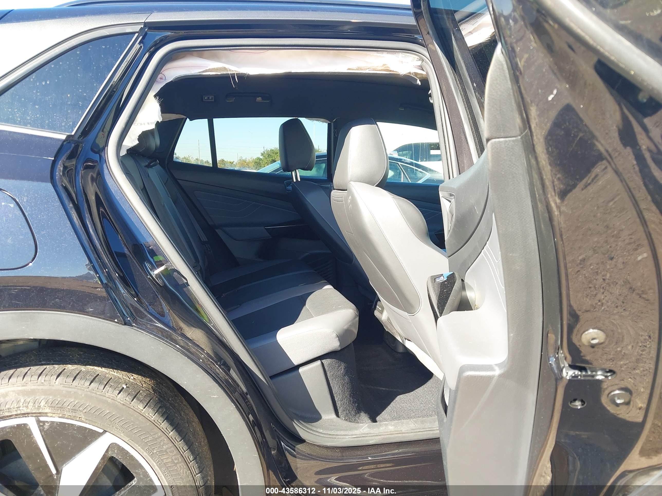 VOLKSWAGEN ID.4 image 8