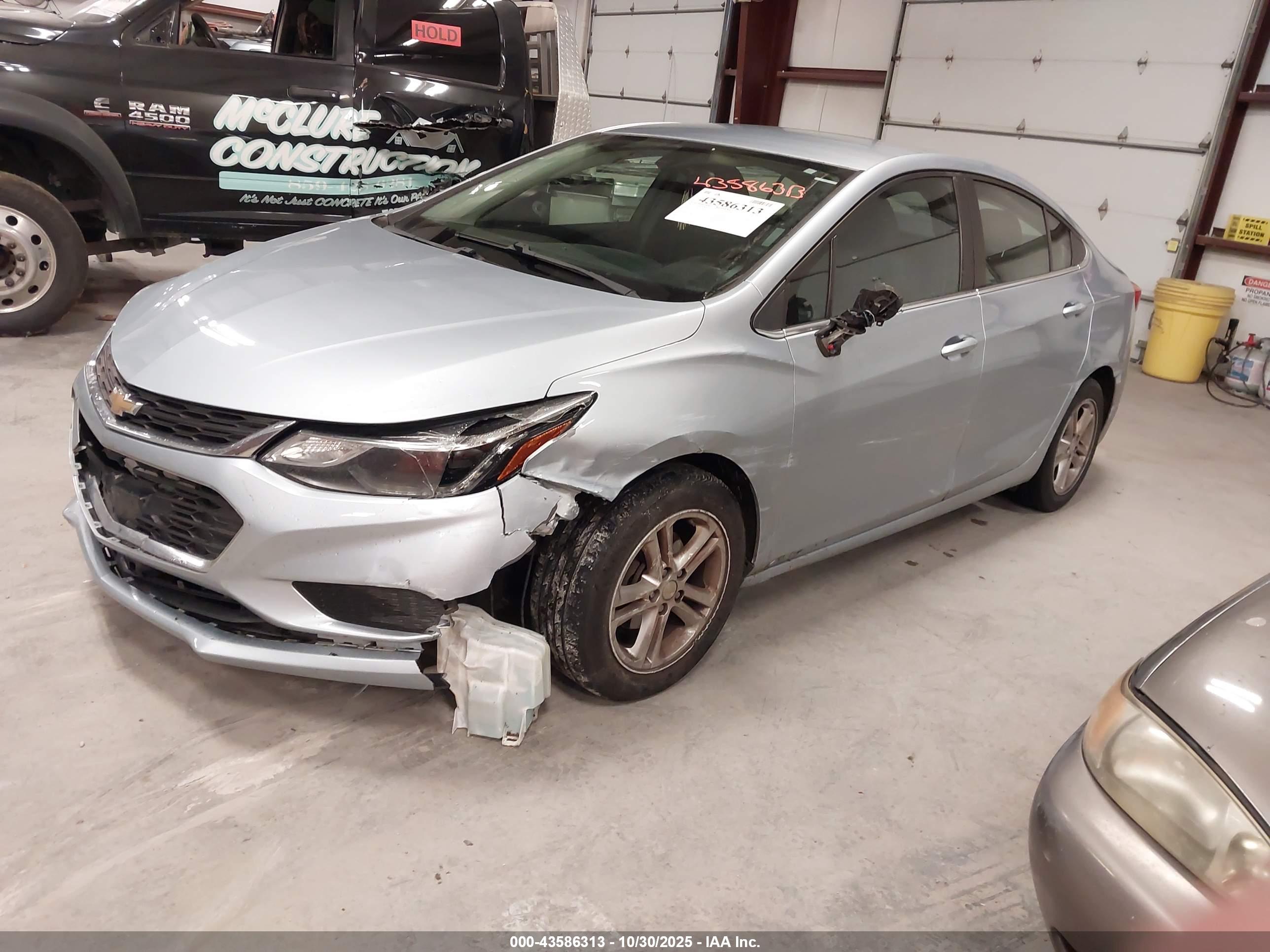 CHEVROLET CRUZE image 2