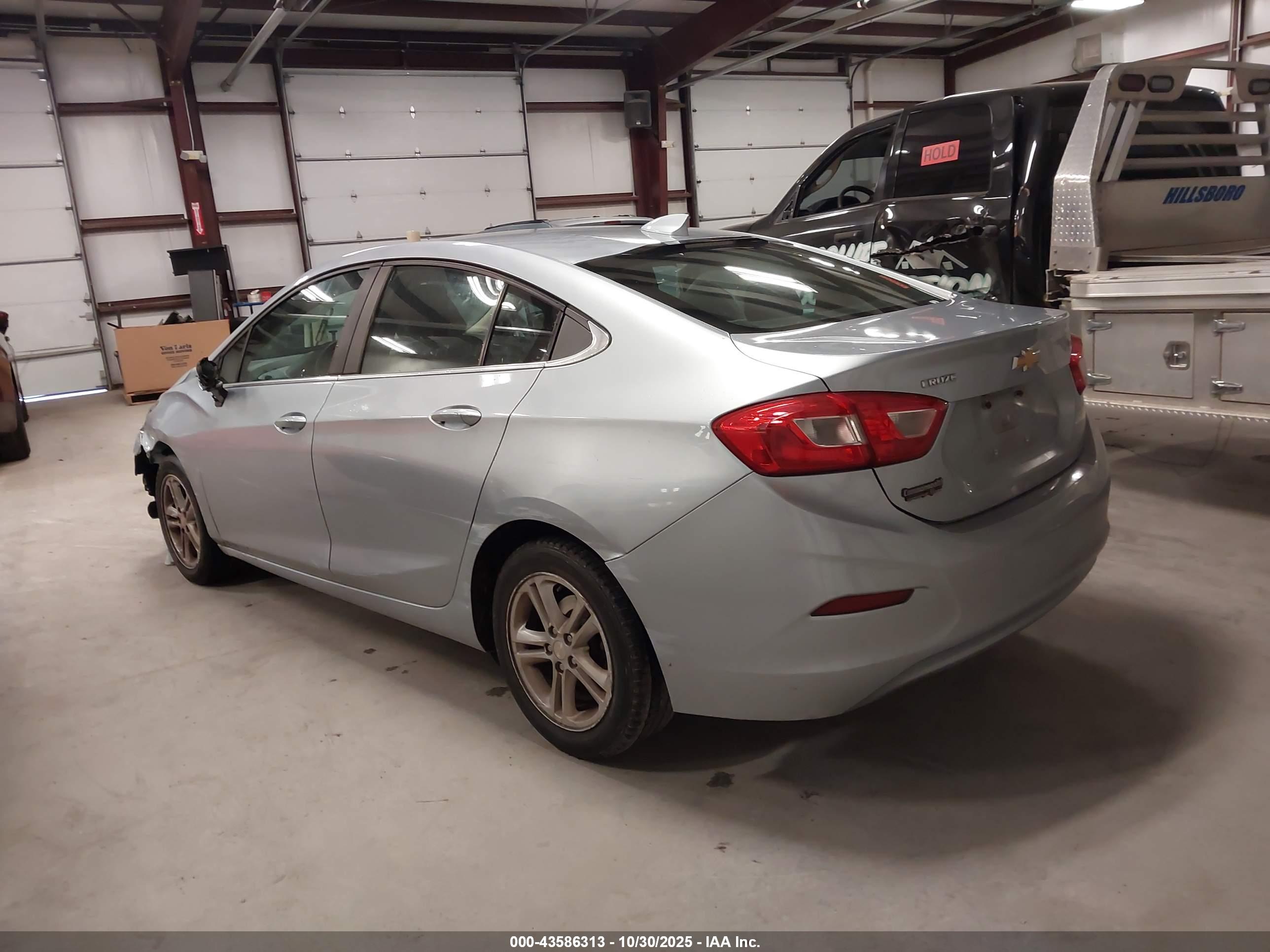 CHEVROLET CRUZE image 3
