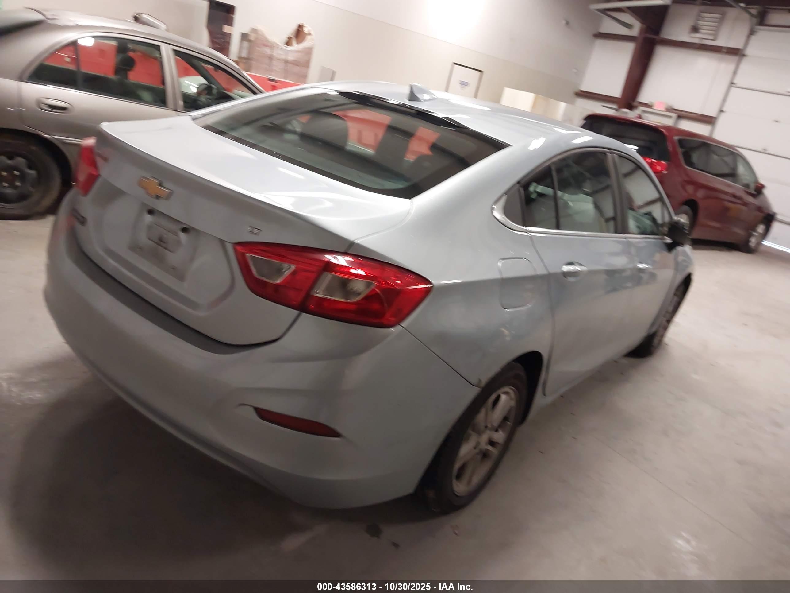 CHEVROLET CRUZE image 4