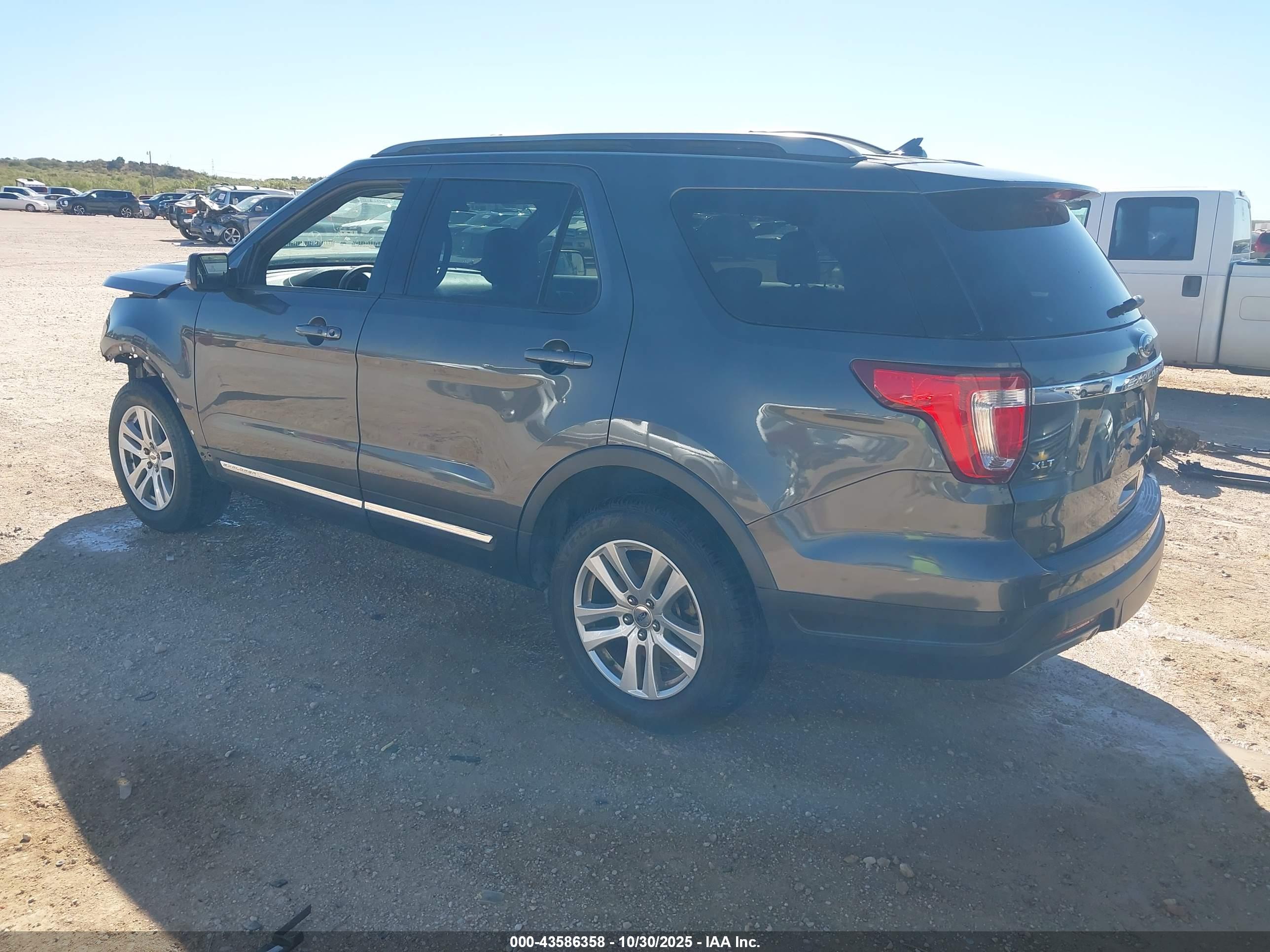 FORD EXPLORER image 3
