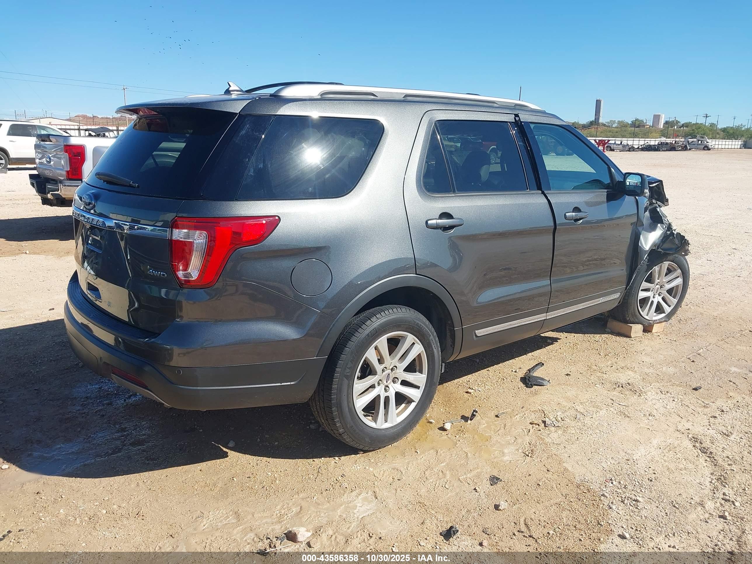 FORD EXPLORER image 4