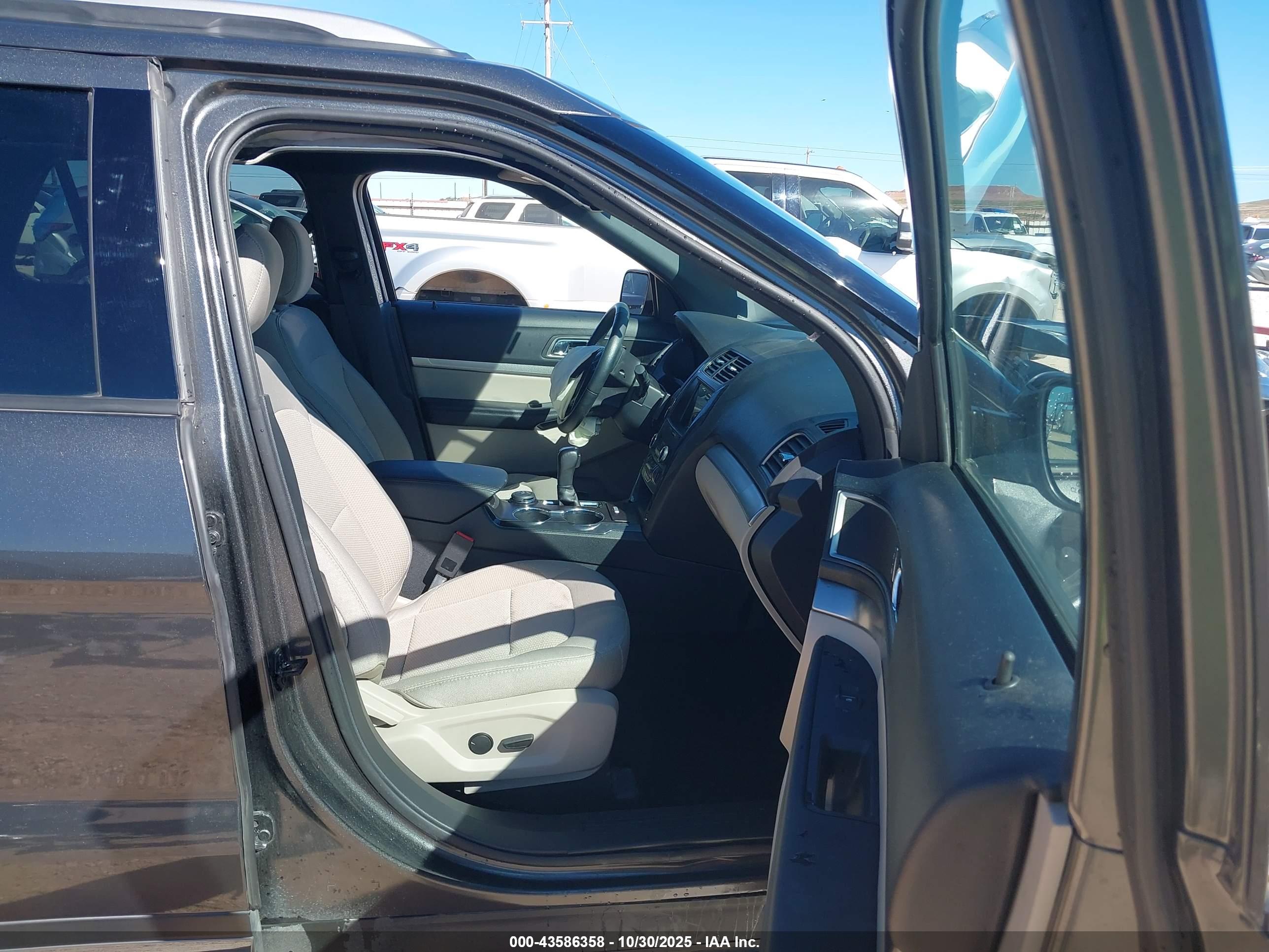 FORD EXPLORER image 5