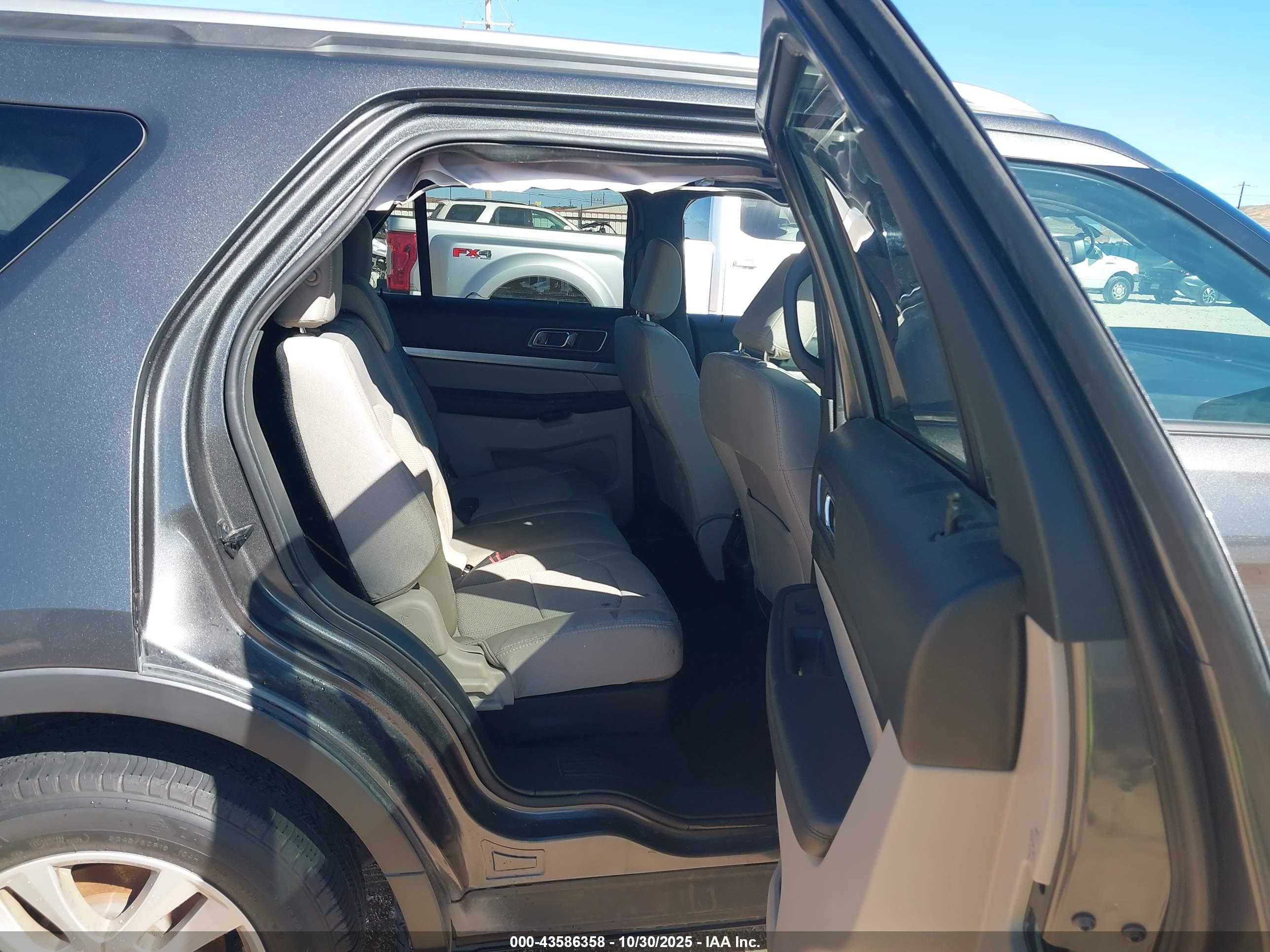 FORD EXPLORER image 8